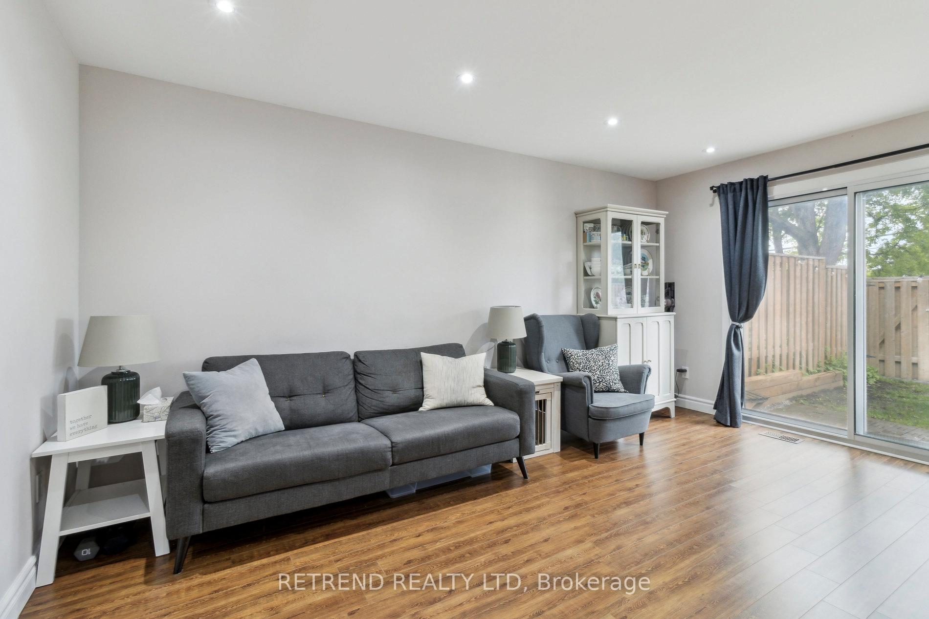 Photo 37 of 8 Niles Way, Markham, Aileen-Willowbrook — HOMEH