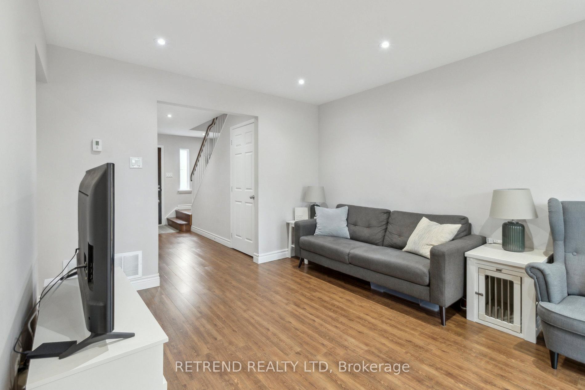 Photo 13 of 8 Niles Way, Markham, Aileen-Willowbrook — HOMEH