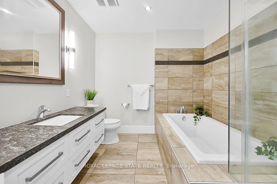 Photo 19 of Unit 804 (PH4), 181 James Street, Hamilton, Strathcona — HOMEH
