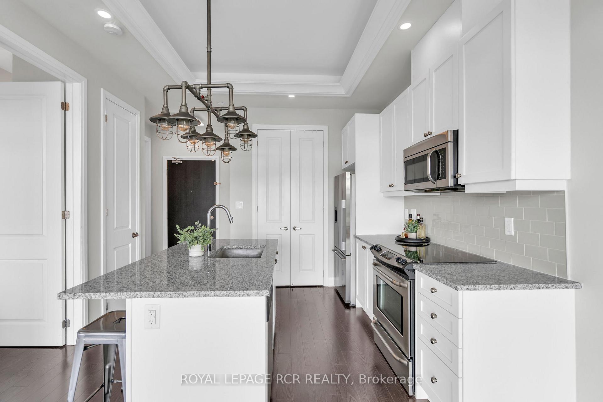 Photo 19 of Unit 409, 15277 Yonge Street, Aurora, Aurora Village — HOMEH
