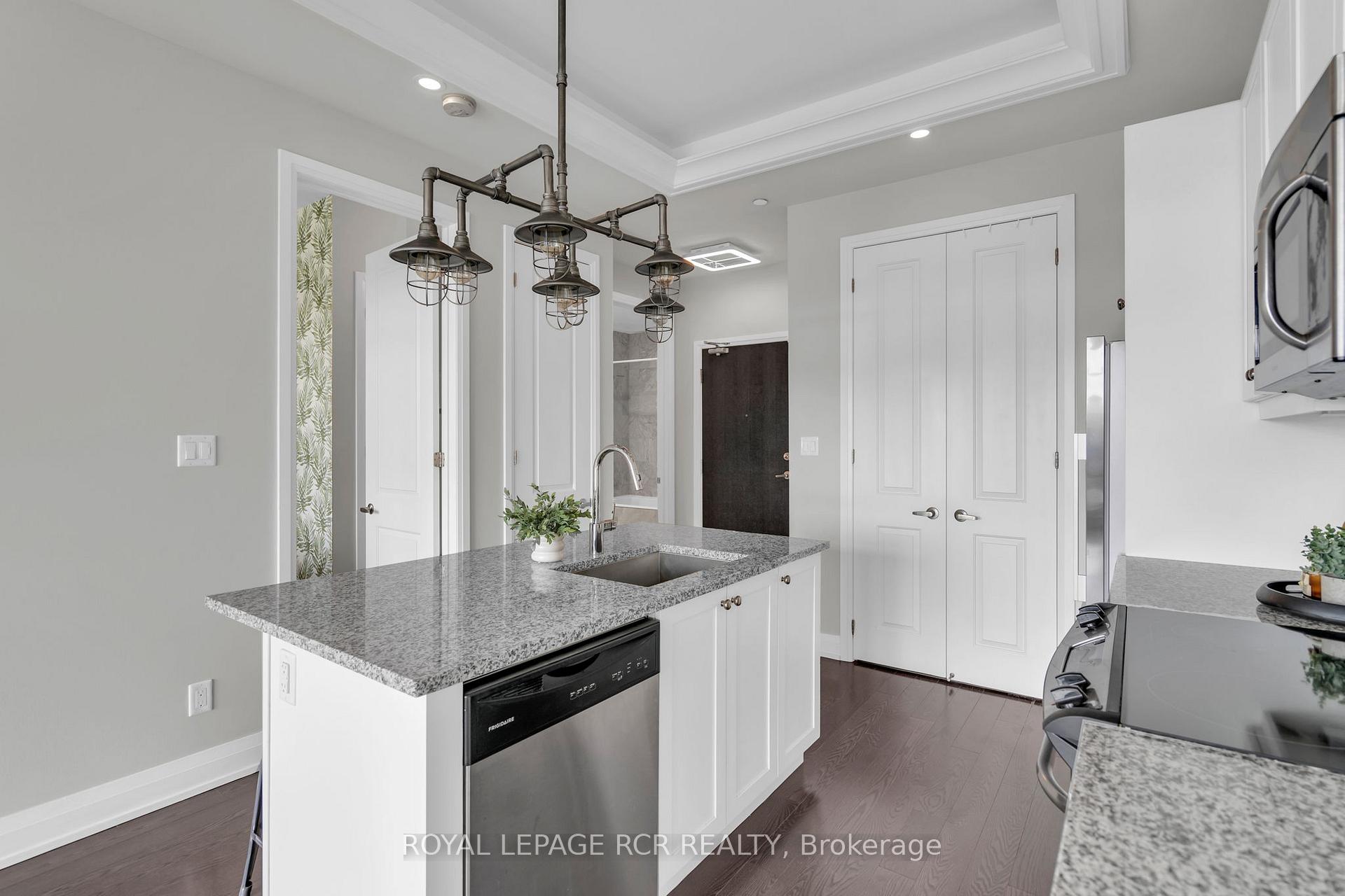 Photo 7 of Unit 409, 15277 Yonge Street, Aurora, Aurora Village — HOMEH