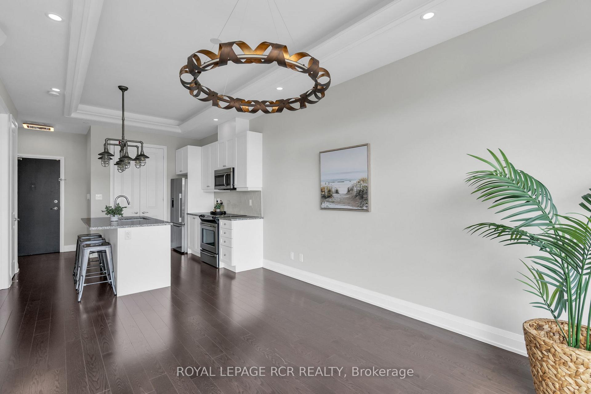 Photo 13 of Unit 409, 15277 Yonge Street, Aurora, Aurora Village — HOMEH