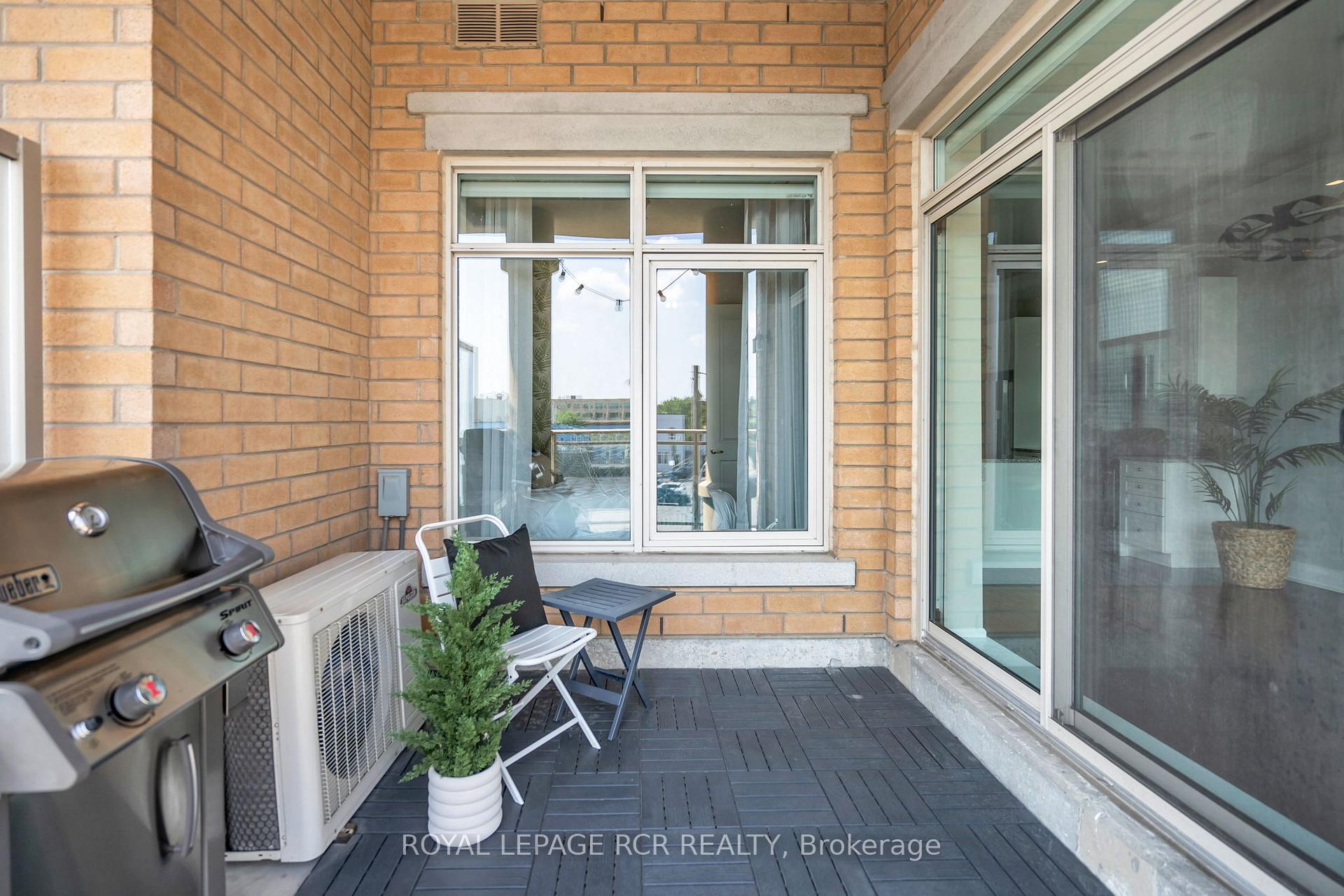 Photo 15 of Unit 409, 15277 Yonge Street, Aurora, Aurora Village — HOMEH