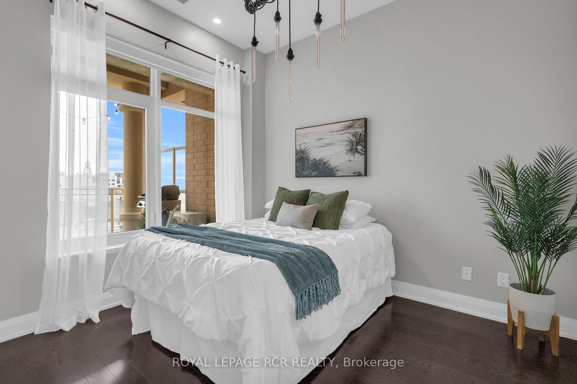 Photo 20 of Unit 409, 15277 Yonge Street, Aurora, Aurora Village — HOMEH