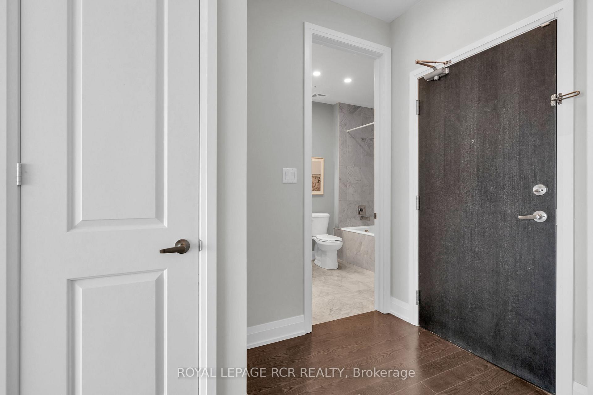 Photo 23 of Unit 409, 15277 Yonge Street, Aurora, Aurora Village — HOMEH