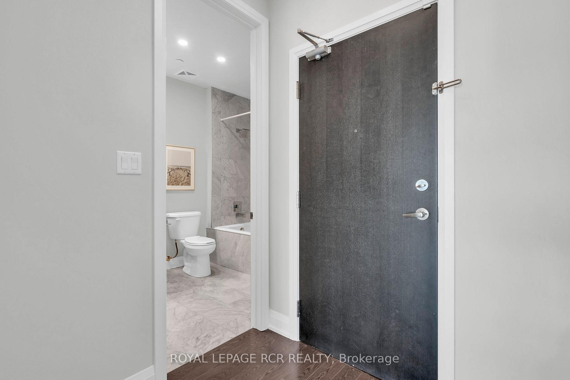 Photo 26 of Unit 409, 15277 Yonge Street, Aurora, Aurora Village — HOMEH