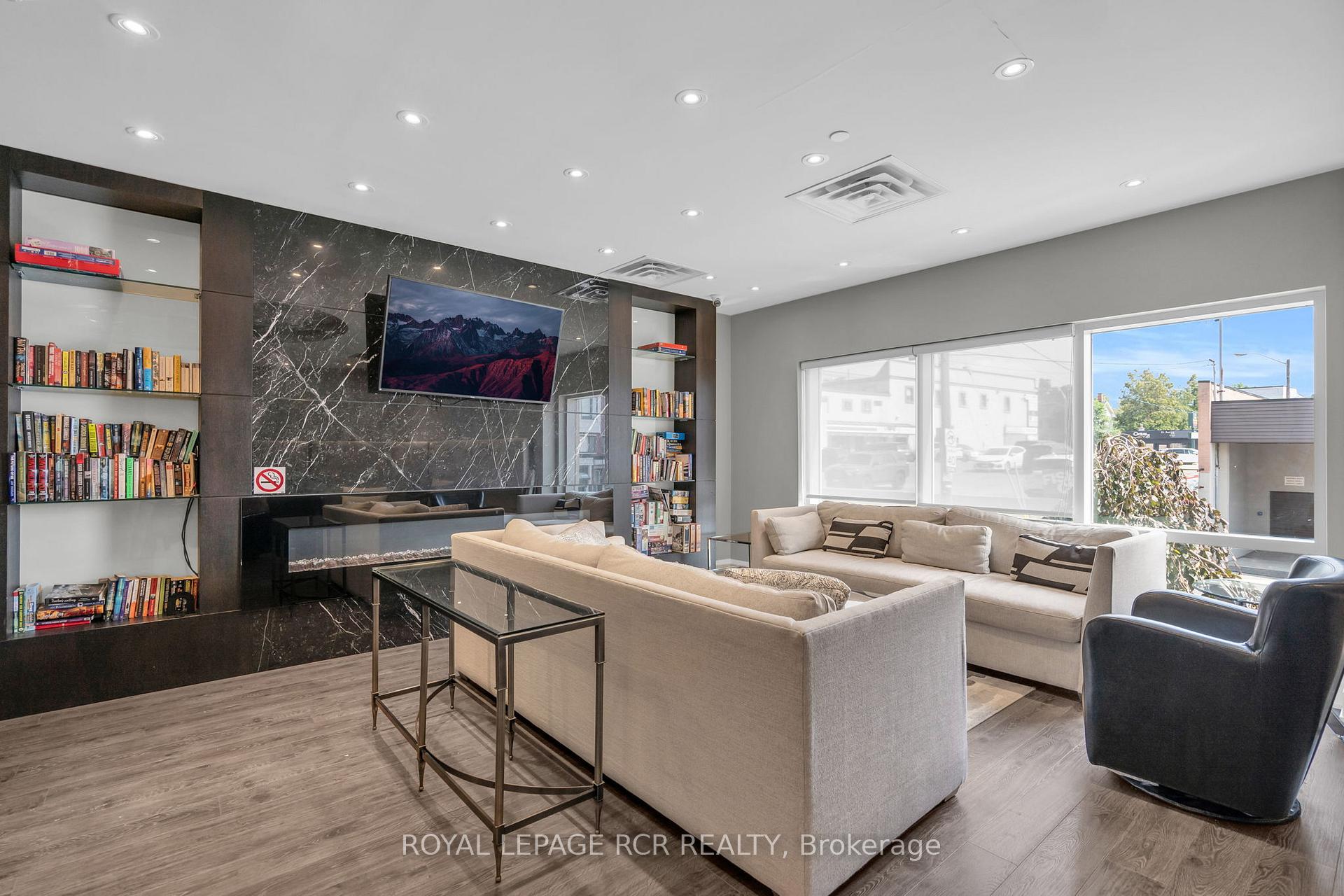 Photo 34 of Unit 409, 15277 Yonge Street, Aurora, Aurora Village — HOMEH