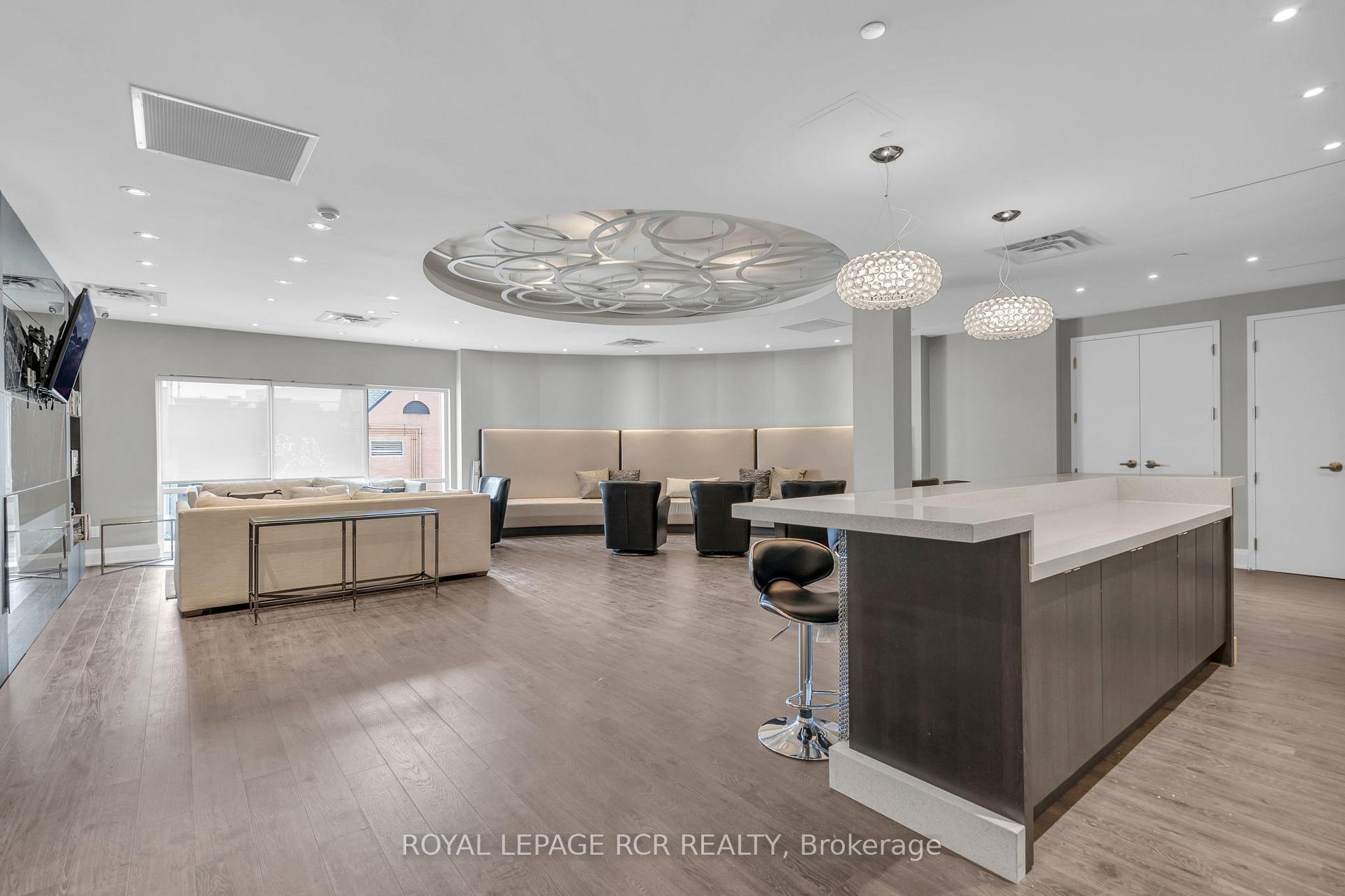 Photo 32 of Unit 409, 15277 Yonge Street, Aurora, Aurora Village — HOMEH