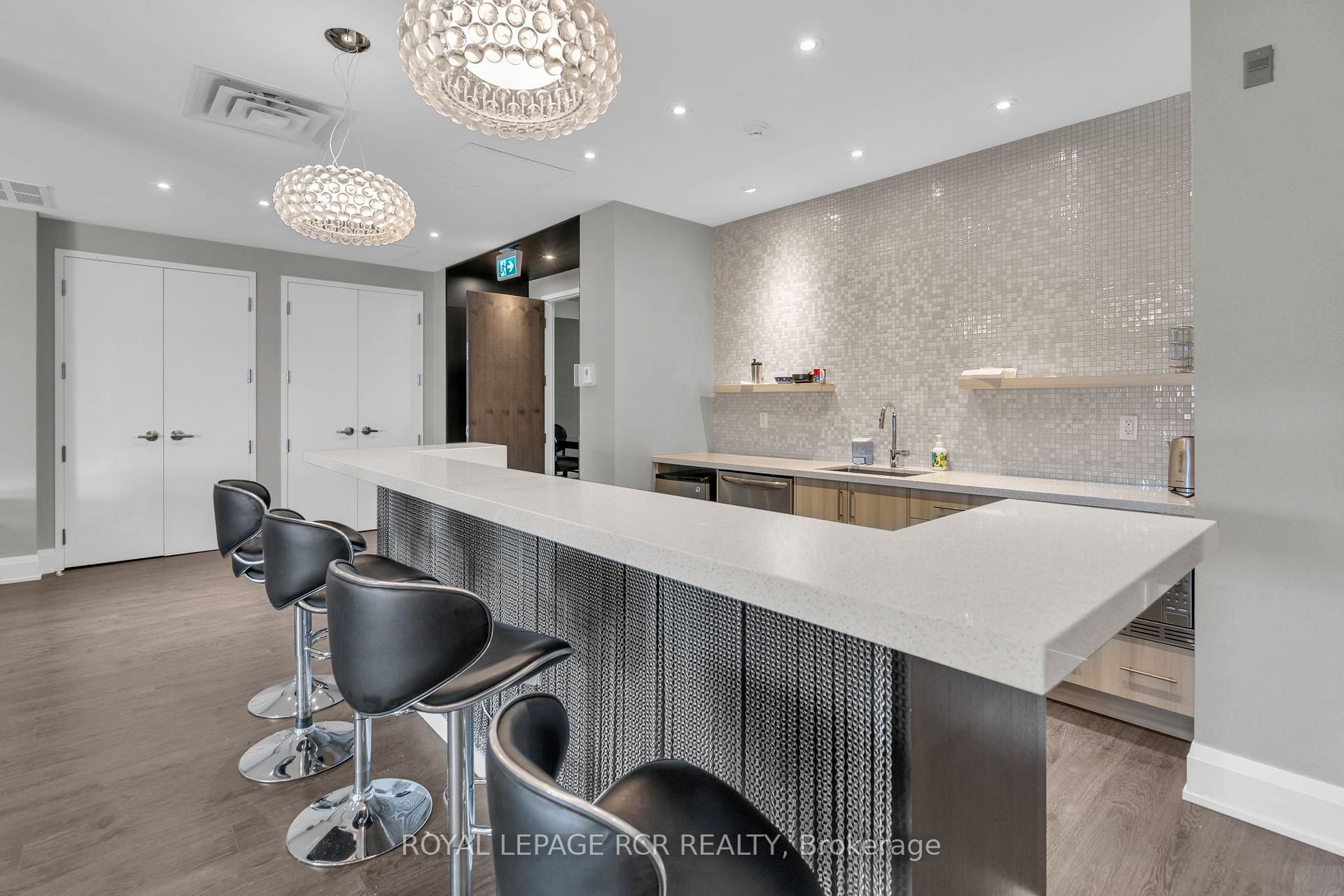 Photo 31 of Unit 409, 15277 Yonge Street, Aurora, Aurora Village — HOMEH