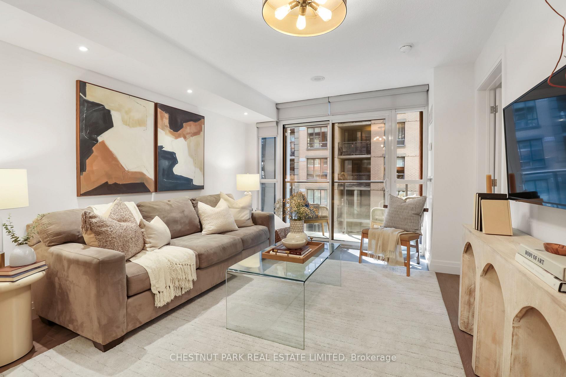 Photo 3 of Unit 507, 126 Simcoe Street, Toronto, Waterfront Communities — HOMEH
