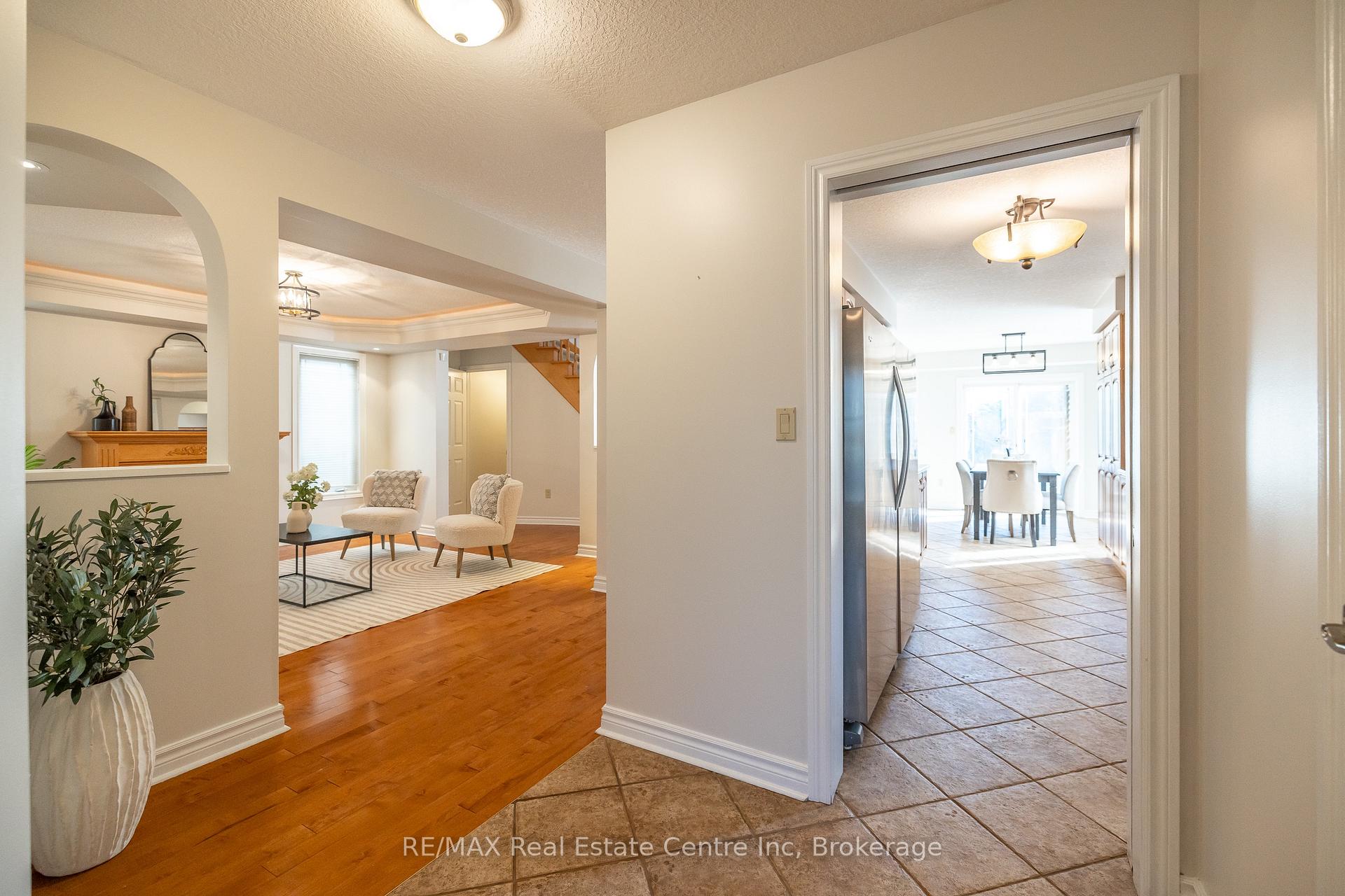 Photo 3 of 78 Mcarthur Drive, Guelph, Pineridge/Westminster Woods — HOMEH