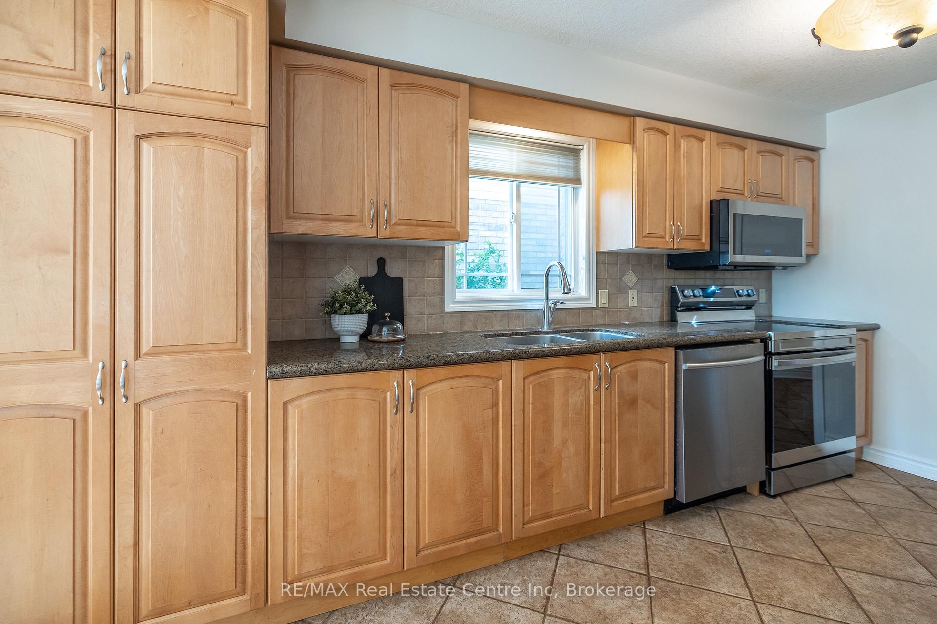 Photo 7 of 78 Mcarthur Drive, Guelph, Pineridge/Westminster Woods — HOMEH