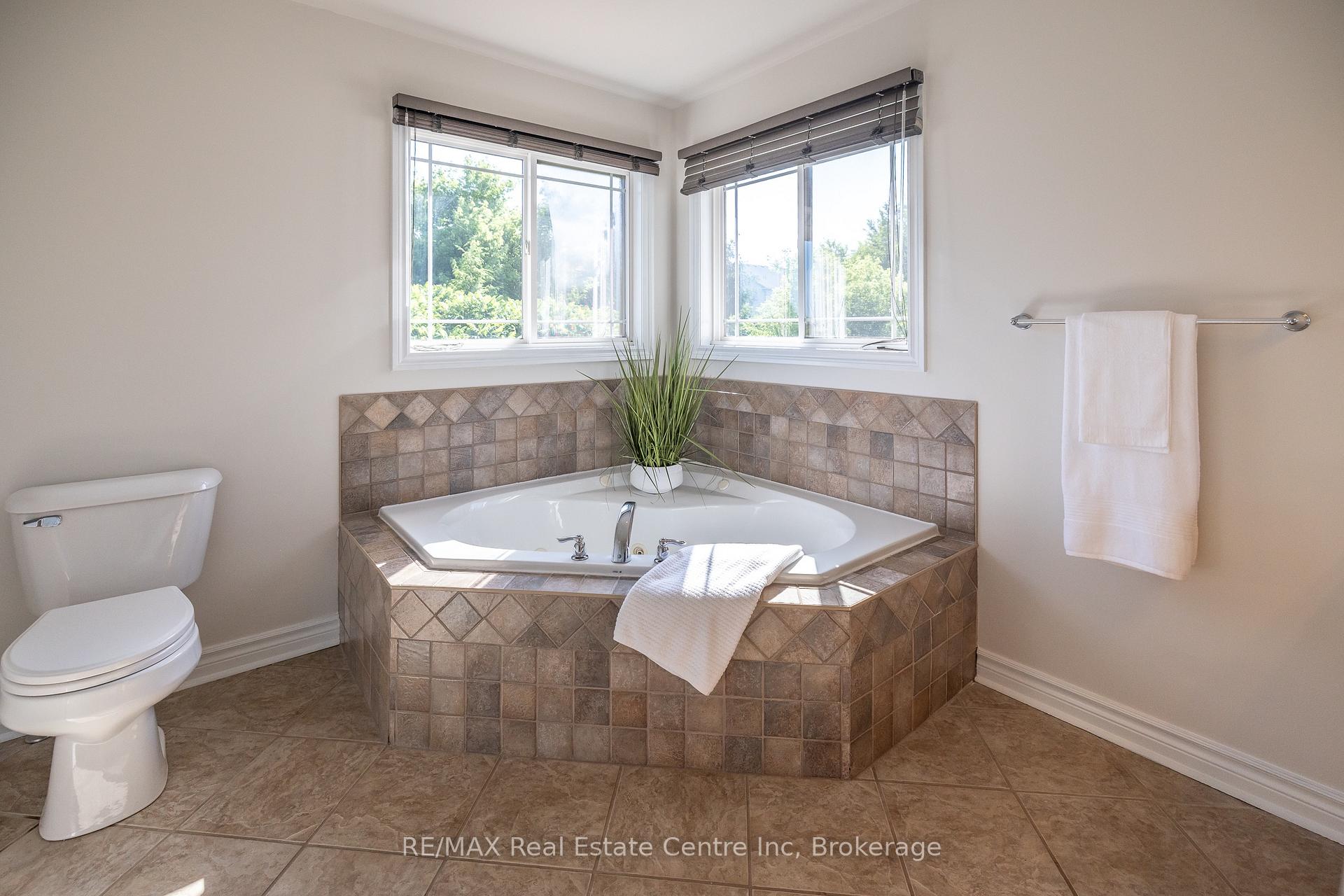 Photo 21 of 78 Mcarthur Drive, Guelph, Pineridge/Westminster Woods — HOMEH