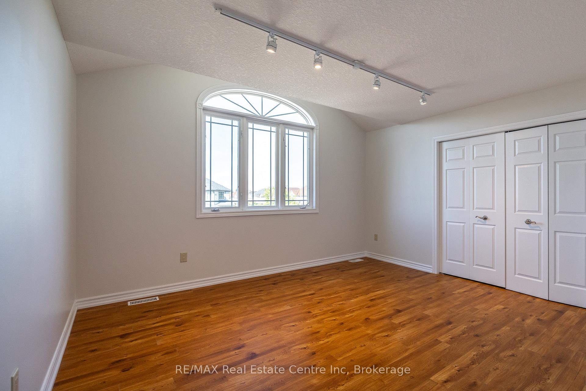 Photo 27 of 78 Mcarthur Drive, Guelph, Pineridge/Westminster Woods — HOMEH