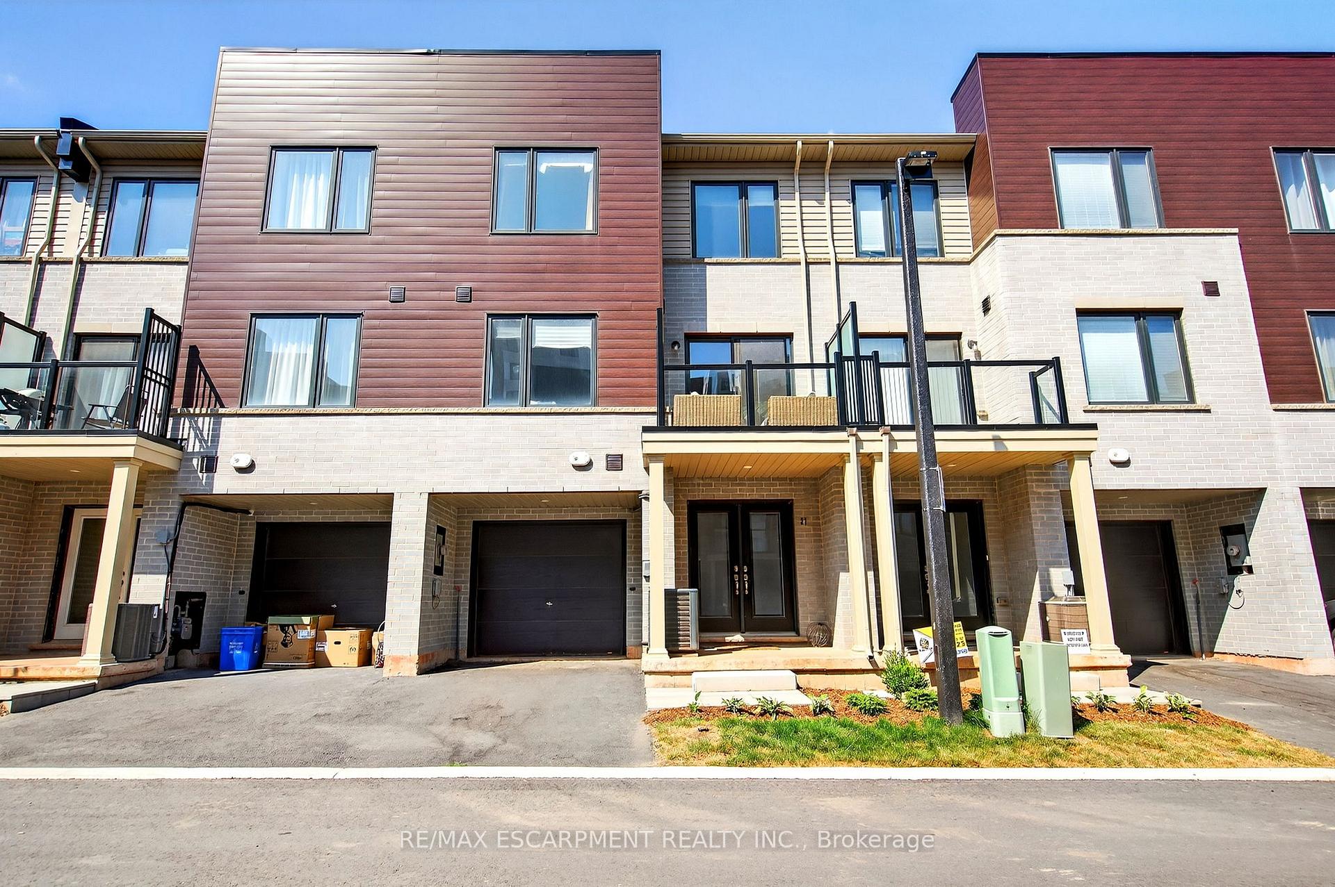Photo 1 of 27 Dryden Lane, Hamilton, McQuesten — HOMEH