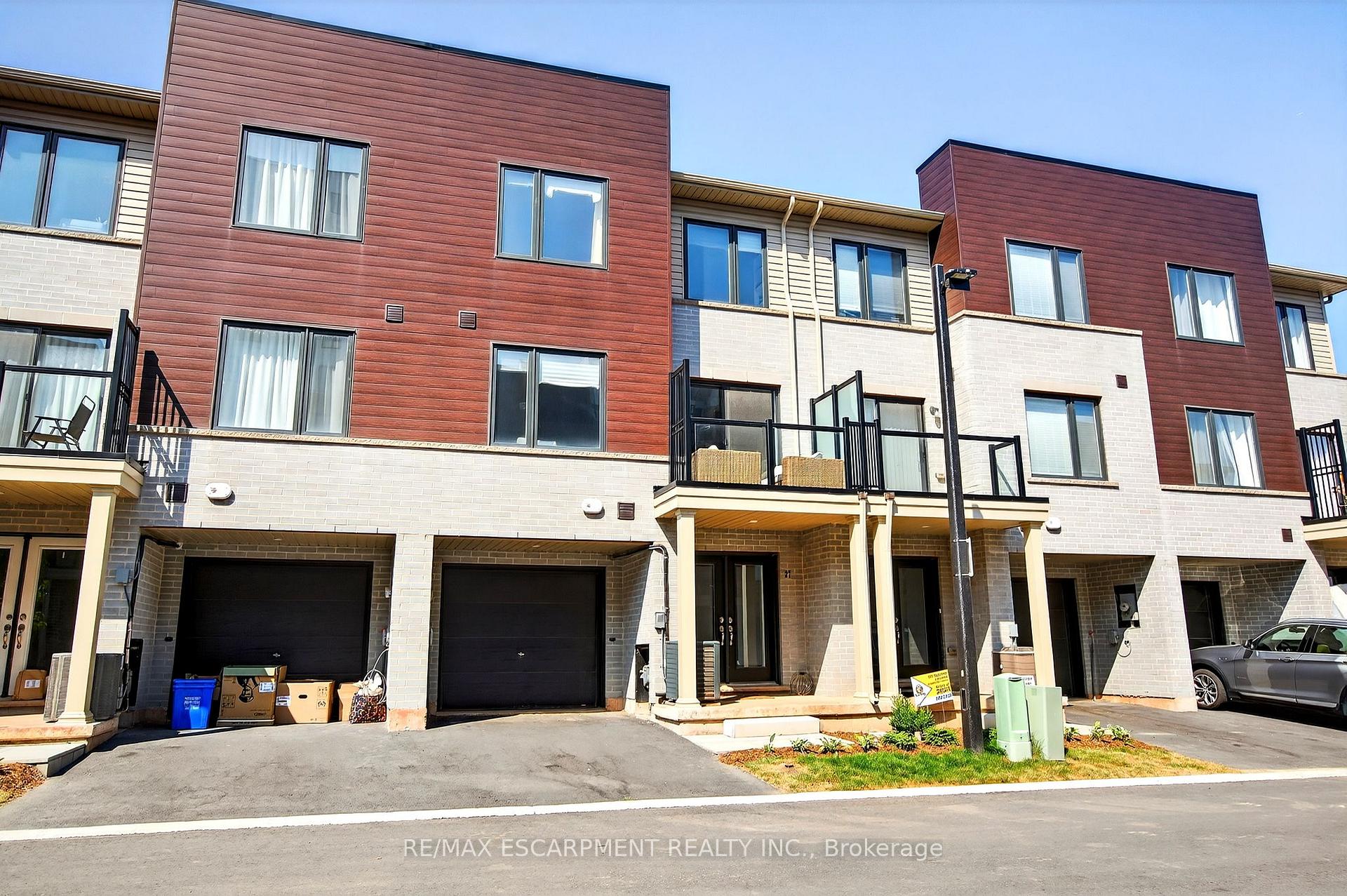 Photo 15 of 27 Dryden Lane, Hamilton, McQuesten — HOMEH
