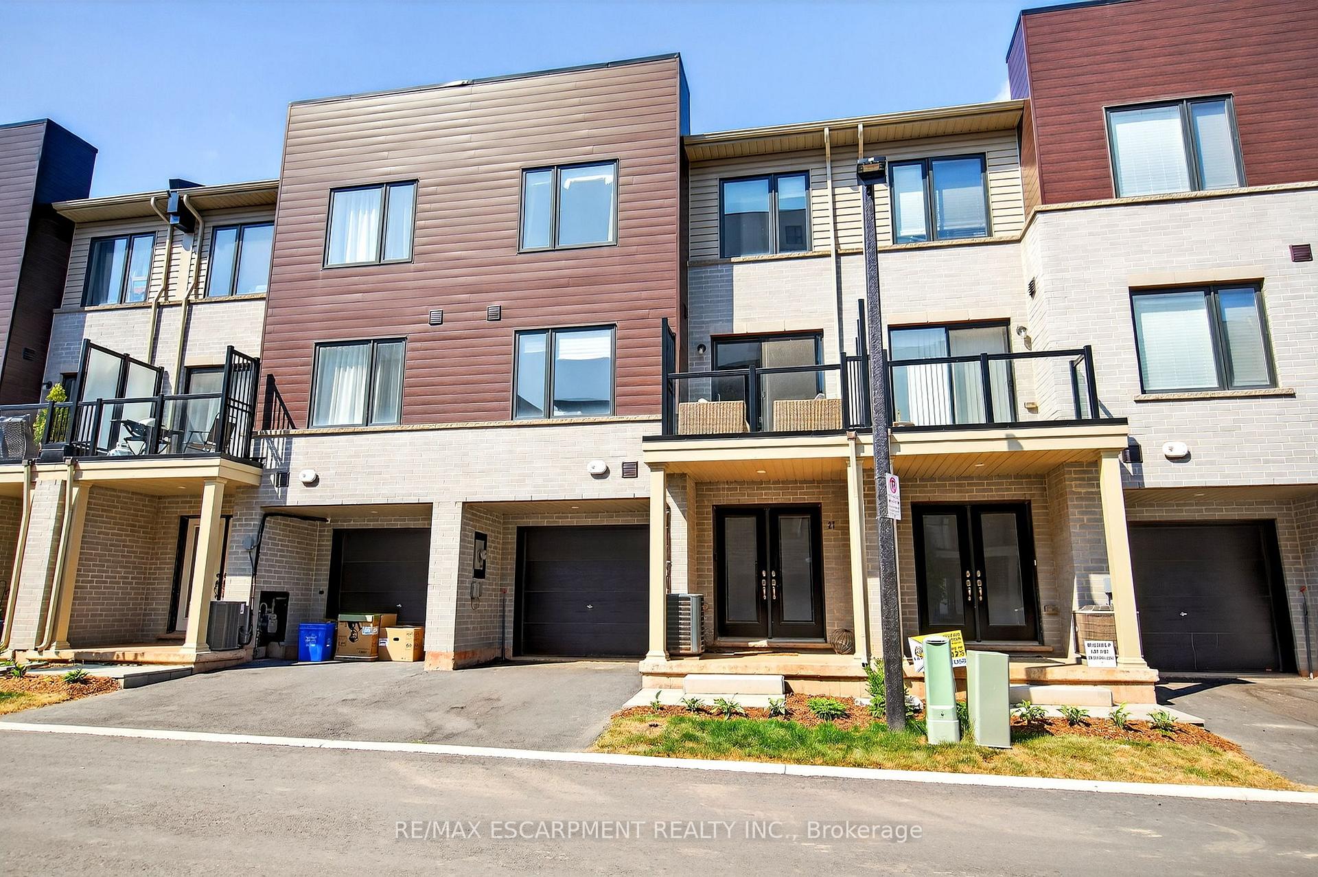Photo 5 of 27 Dryden Lane, Hamilton, McQuesten — HOMEH