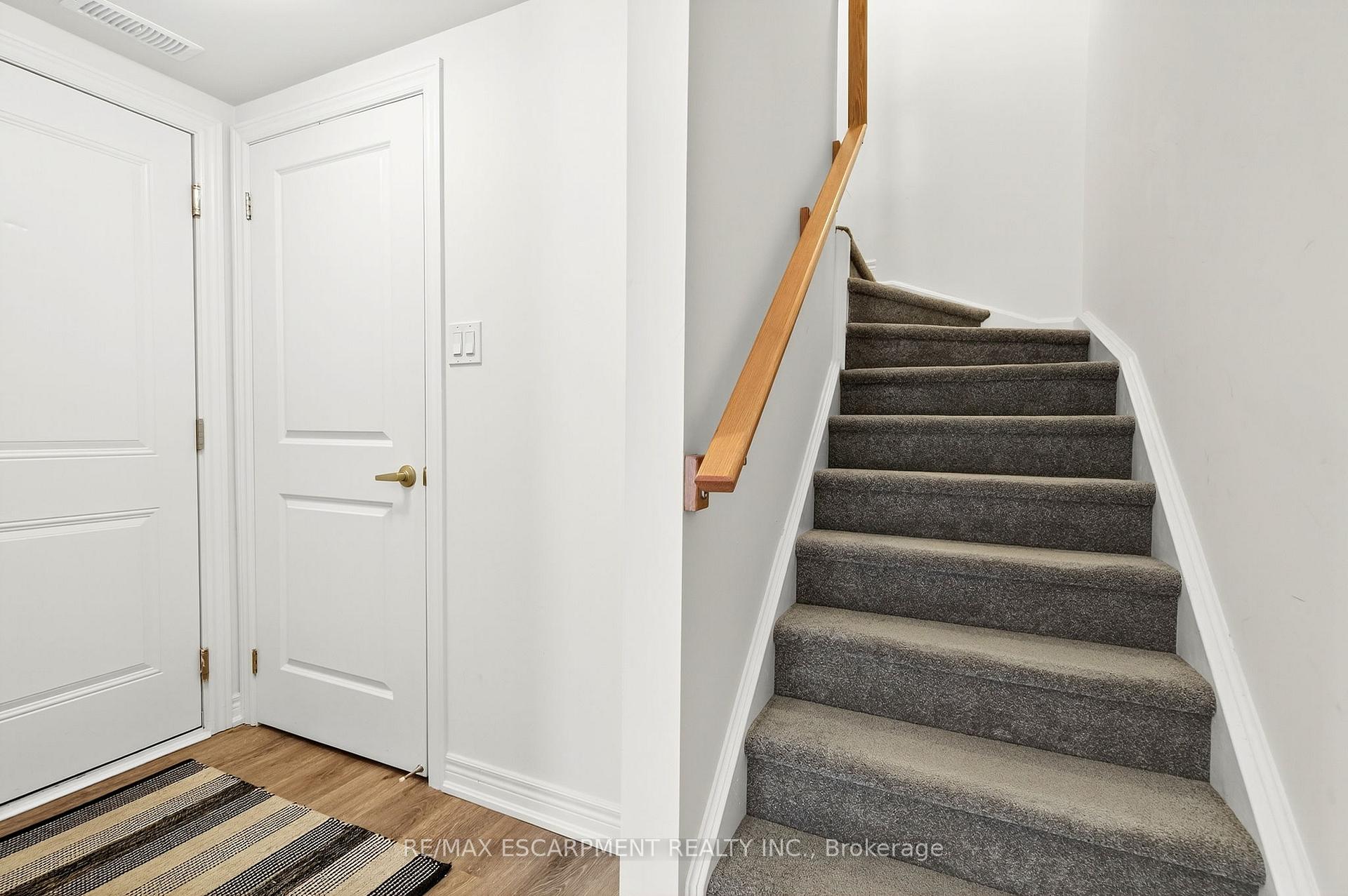 Photo 9 of 27 Dryden Lane, Hamilton, McQuesten — HOMEH
