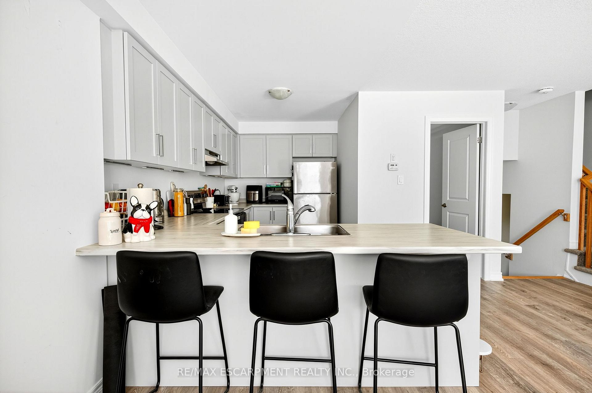 Photo 10 of 27 Dryden Lane, Hamilton, McQuesten — HOMEH