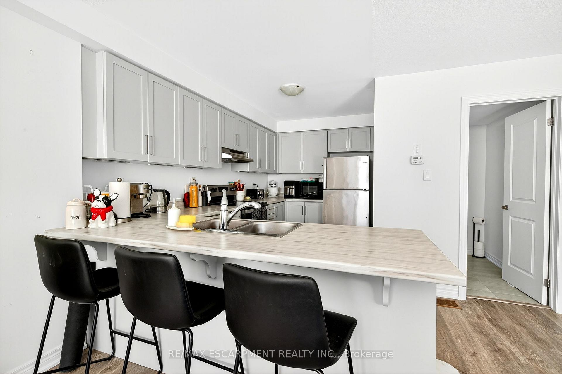 Photo 13 of 27 Dryden Lane, Hamilton, McQuesten — HOMEH
