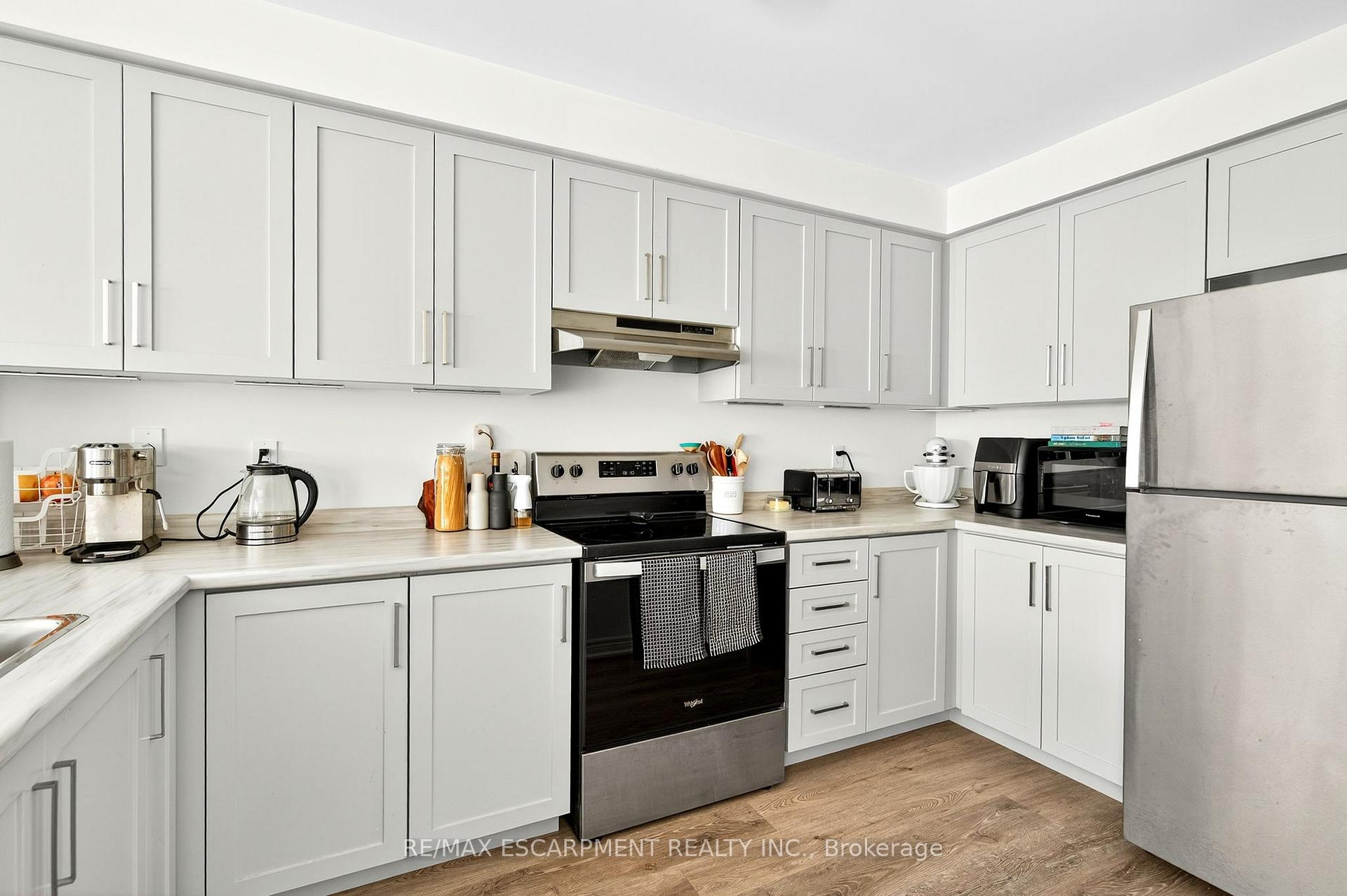 Photo 14 of 27 Dryden Lane, Hamilton, McQuesten — HOMEH