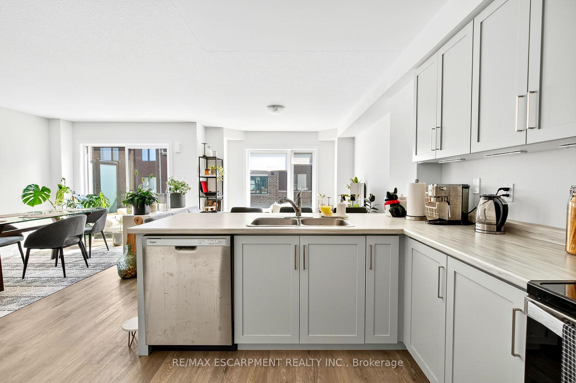 Photo 17 of 27 Dryden Lane, Hamilton, McQuesten — HOMEH