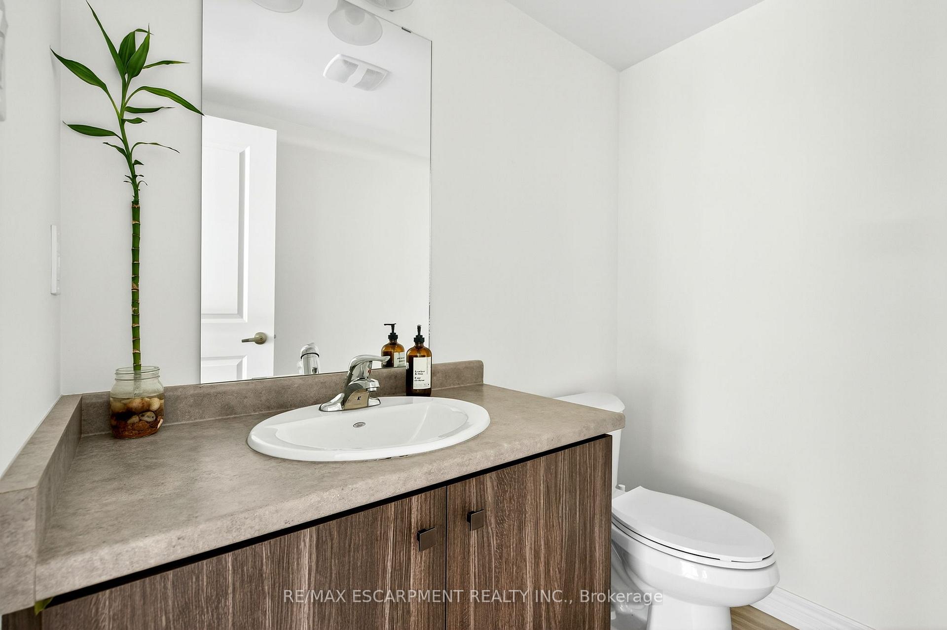 Photo 21 of 27 Dryden Lane, Hamilton, McQuesten — HOMEH