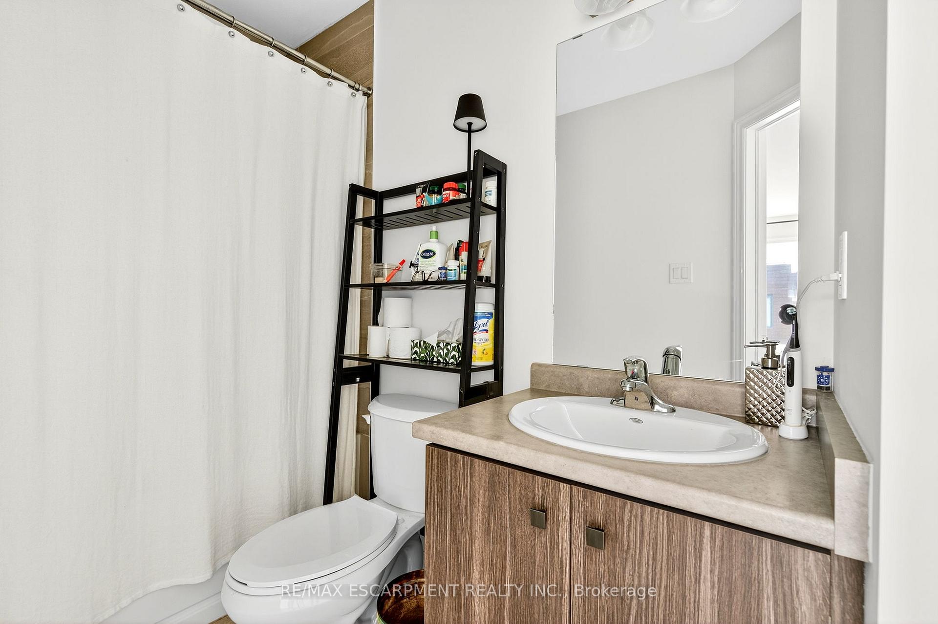 Photo 20 of 27 Dryden Lane, Hamilton, McQuesten — HOMEH