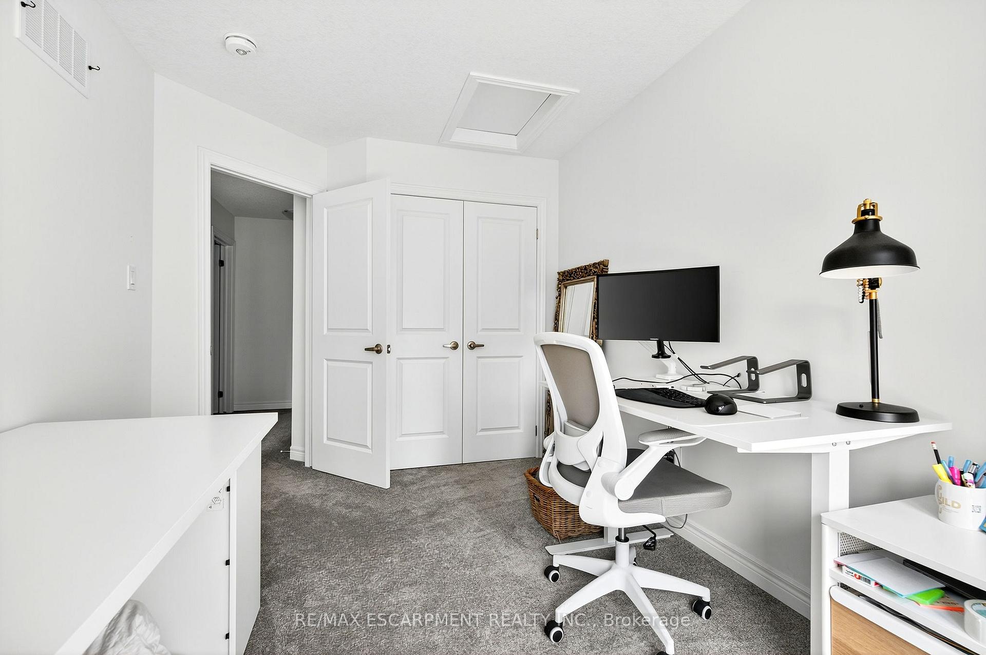 Photo 25 of 27 Dryden Lane, Hamilton, McQuesten — HOMEH