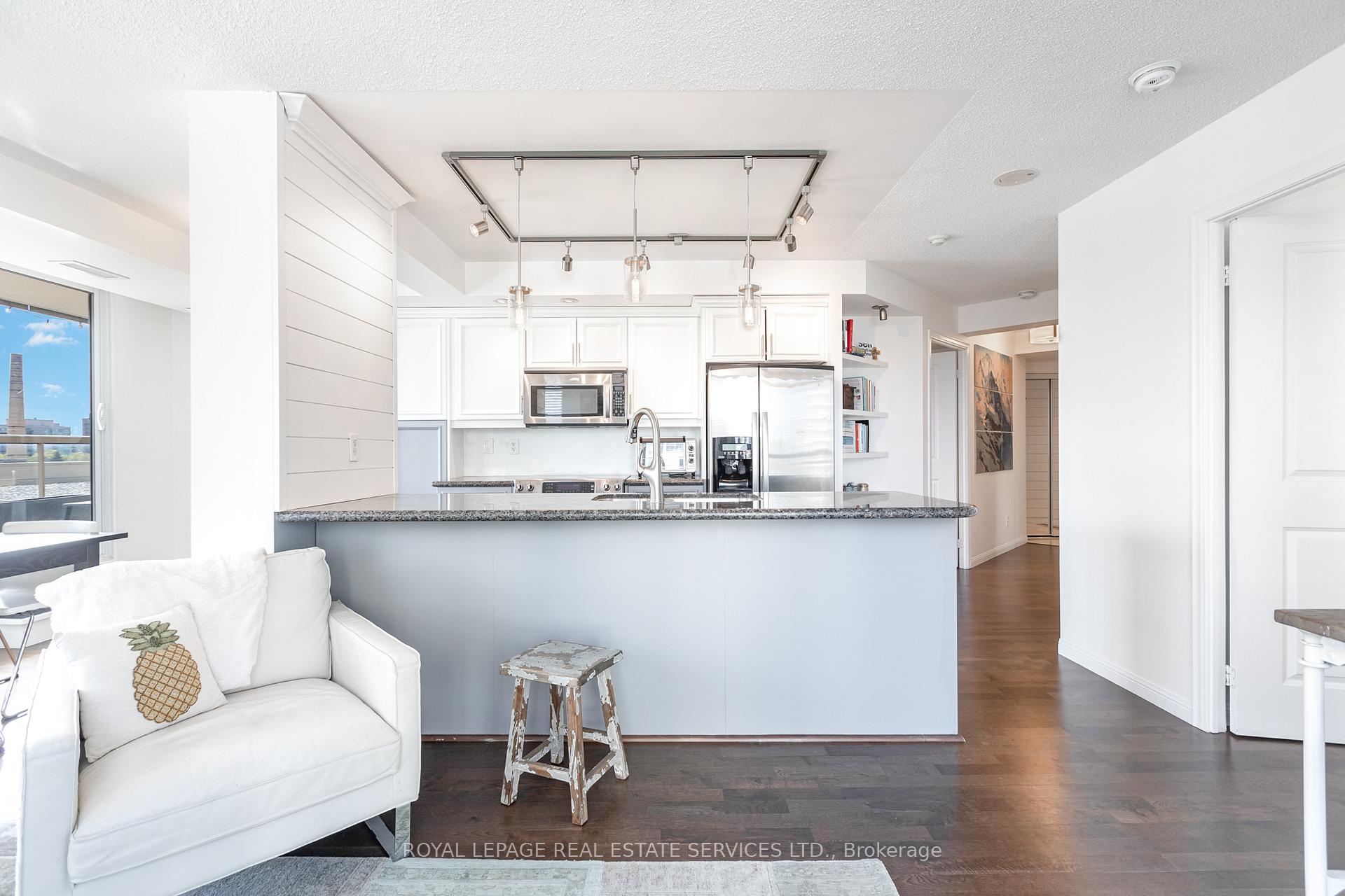 Photo 3 of Unit 707, 900 Mount Pleasant Road, Toronto, Mount Pleasant West — HOMEH