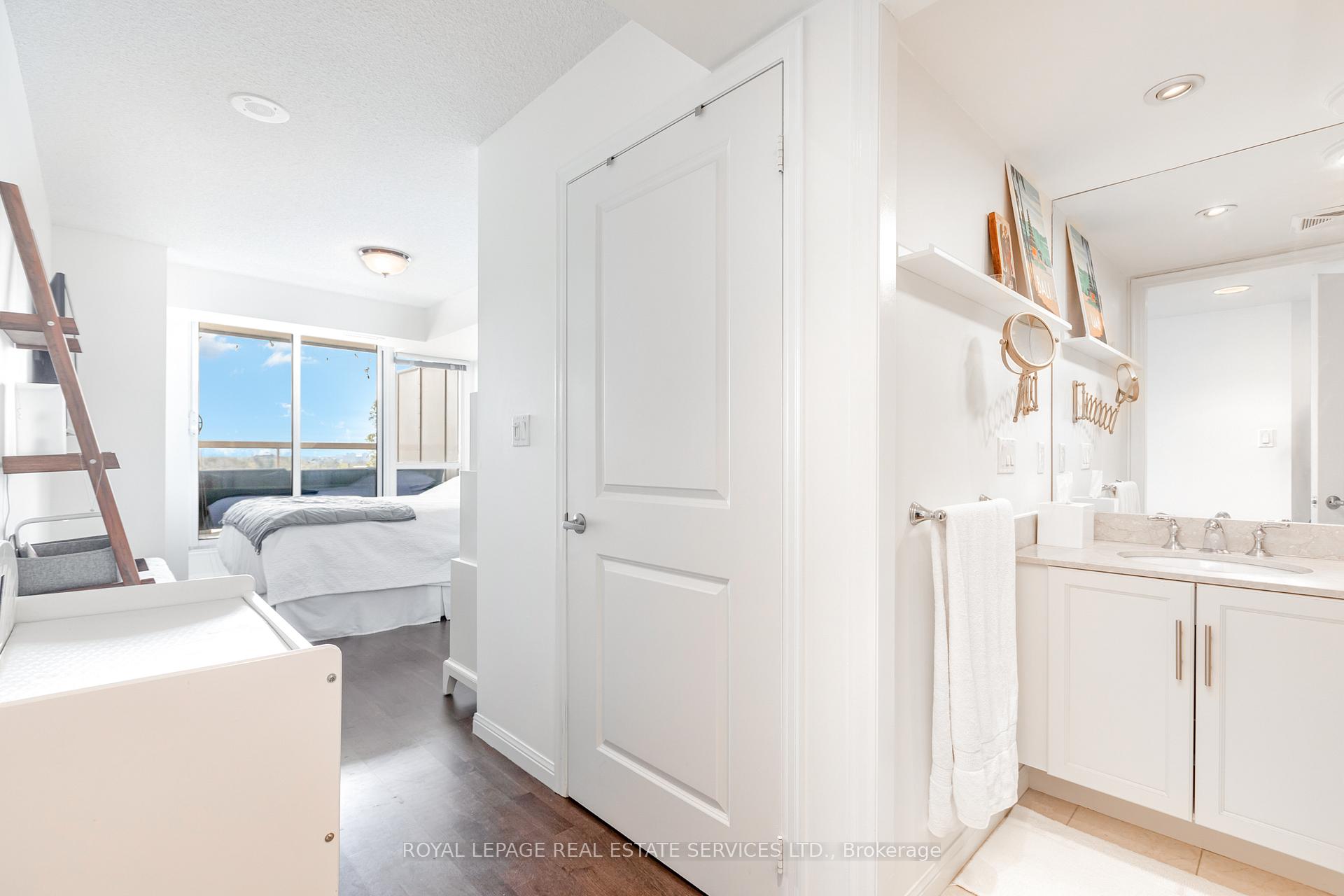 Photo 5 of Unit 707, 900 Mount Pleasant Road, Toronto, Mount Pleasant West — HOMEH