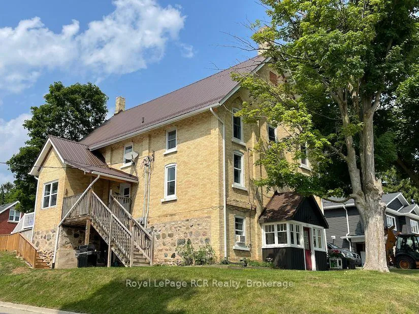 Front of 182 12th Street