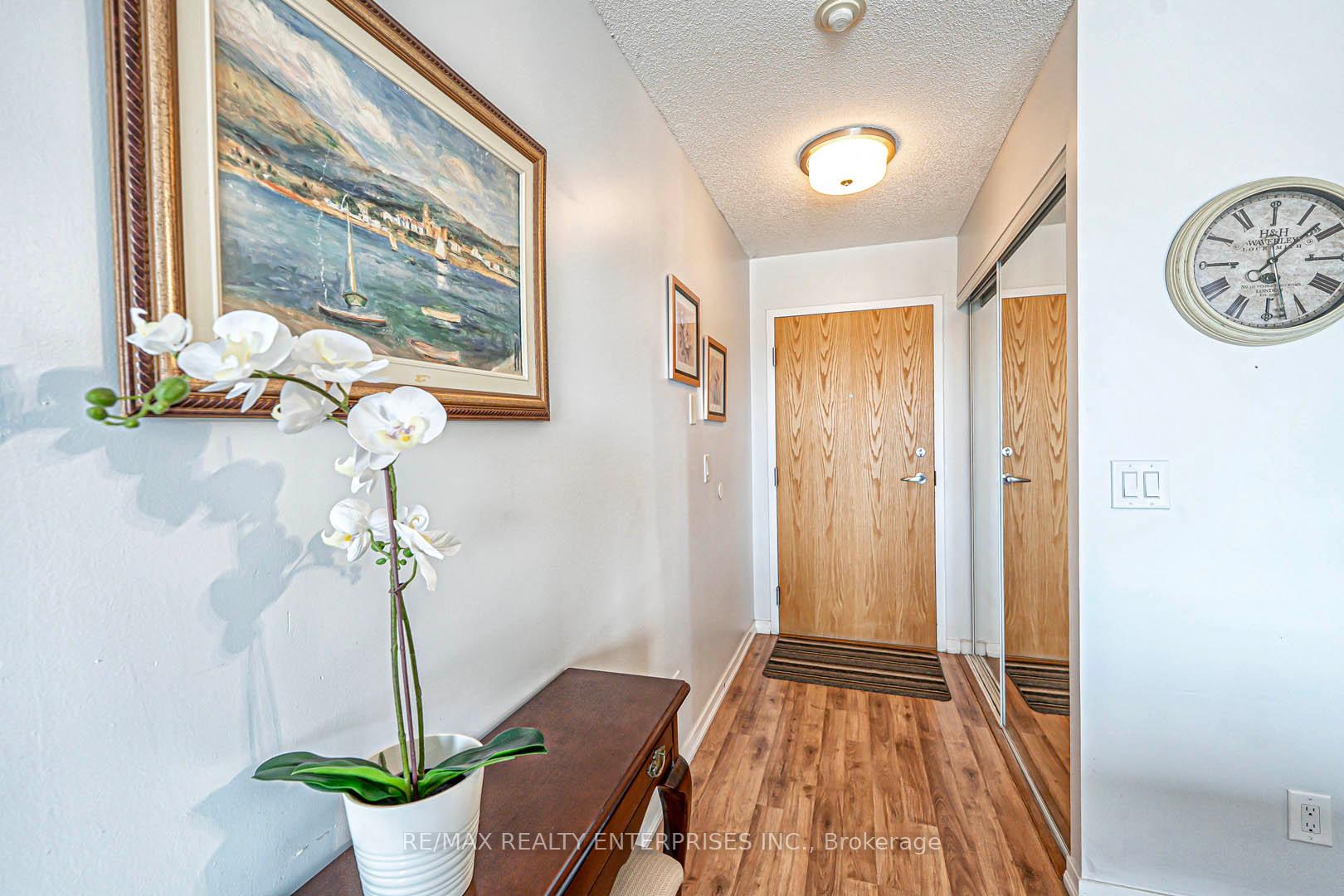 Photo 3 of Unit 1707, 38 Joe Shuster Way, Toronto, Niagara — HOMEH