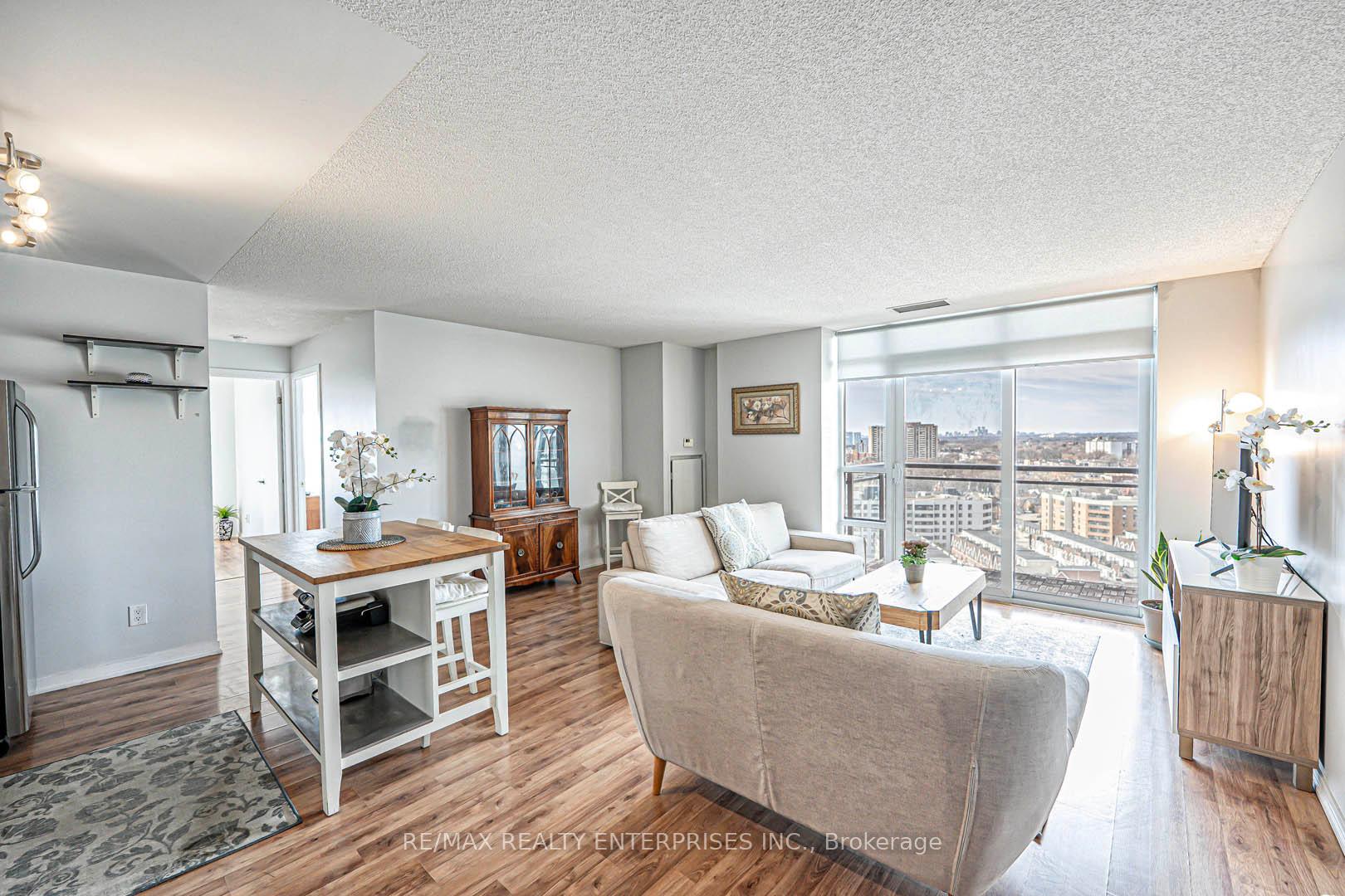 Photo 6 of Unit 1707, 38 Joe Shuster Way, Toronto, Niagara — HOMEH