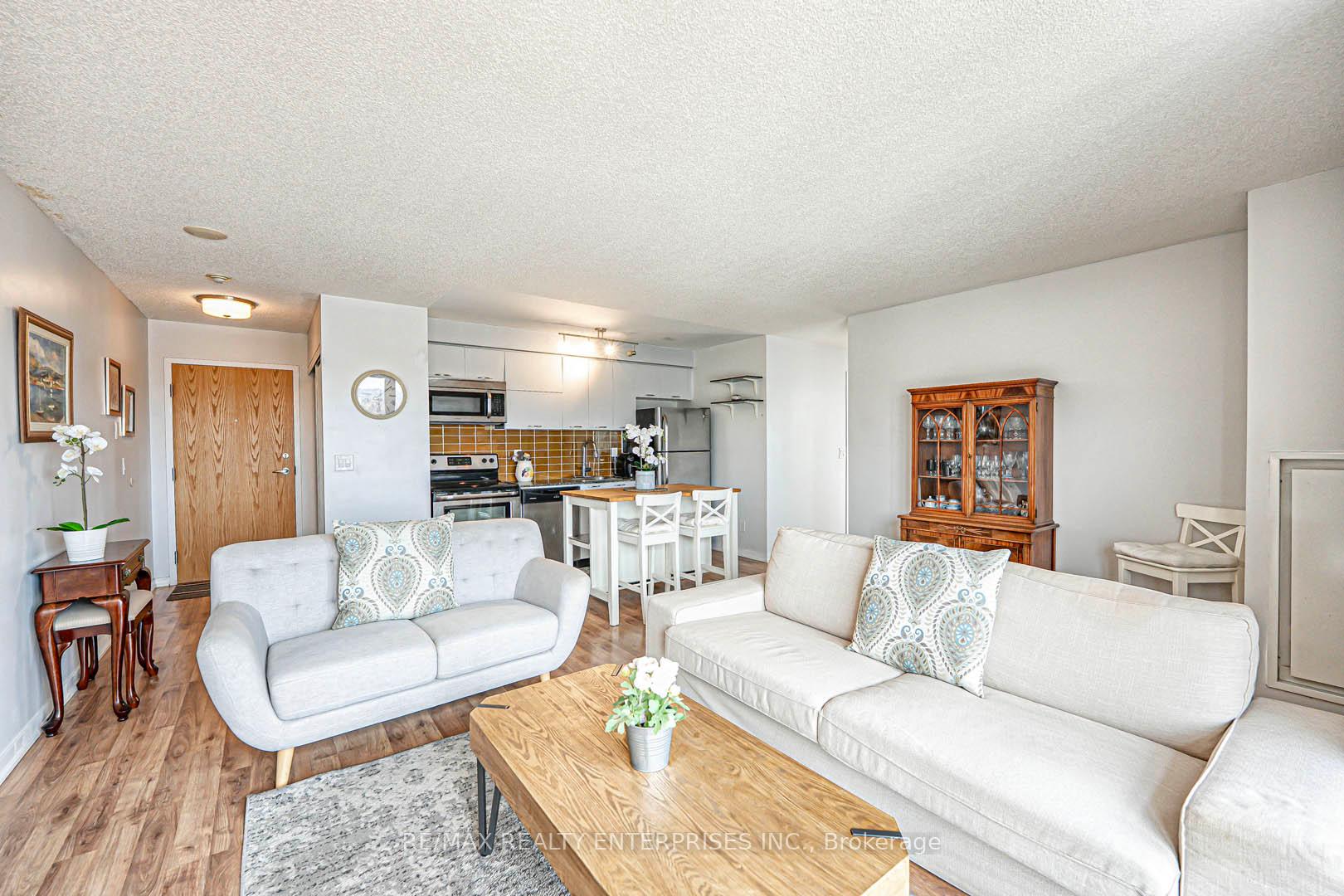Photo 9 of Unit 1707, 38 Joe Shuster Way, Toronto, Niagara — HOMEH