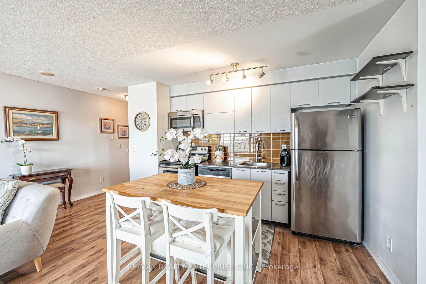 Photo 10 of Unit 1707, 38 Joe Shuster Way, Toronto, Niagara — HOMEH