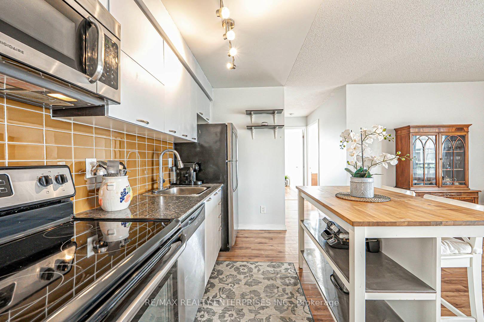 Photo 15 of Unit 1707, 38 Joe Shuster Way, Toronto, Niagara — HOMEH