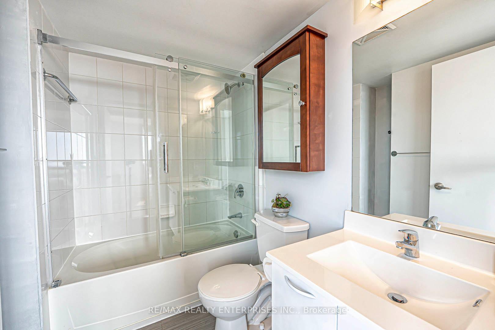 Photo 16 of Unit 1707, 38 Joe Shuster Way, Toronto, Niagara — HOMEH