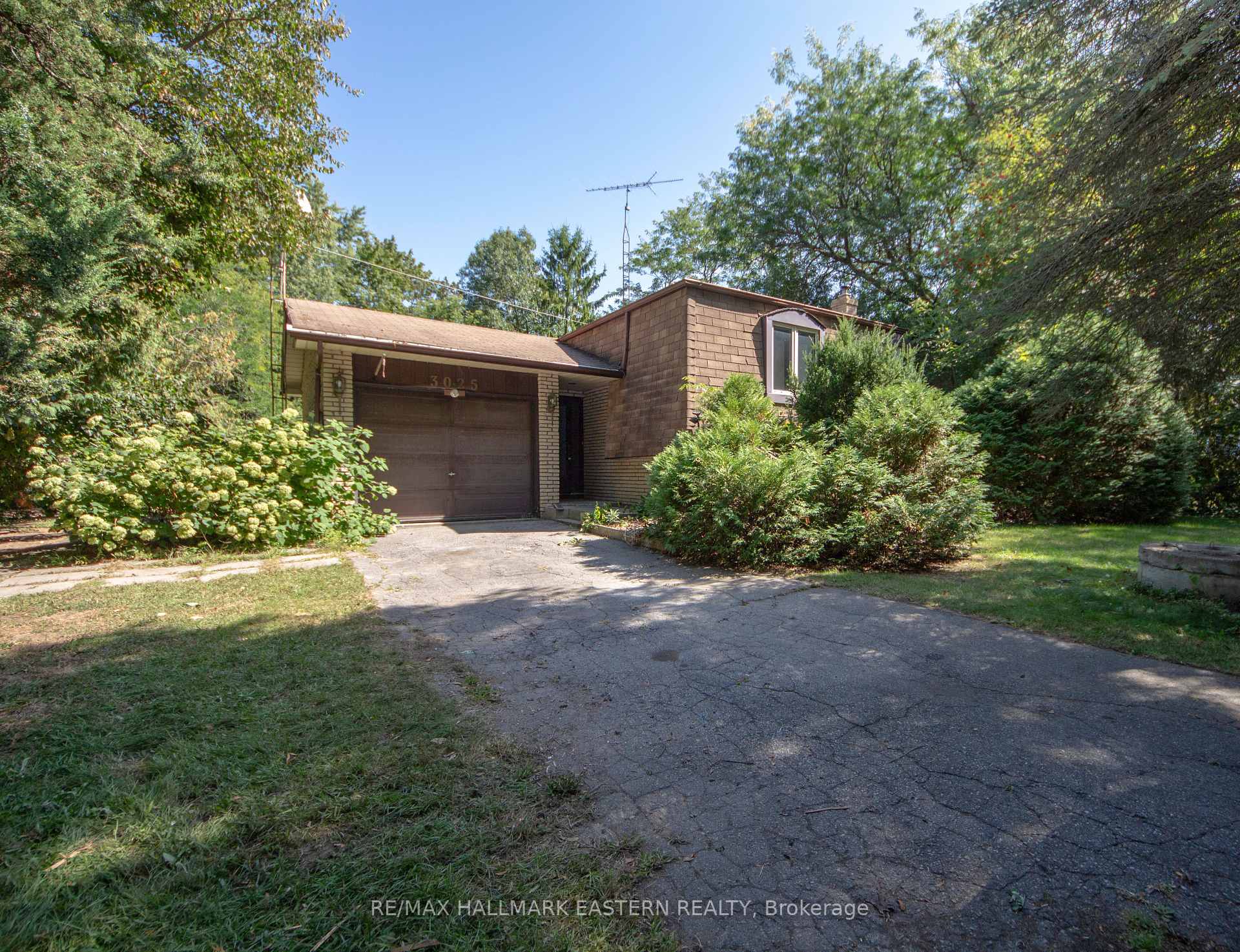 Front of 3025 Lockhart Road