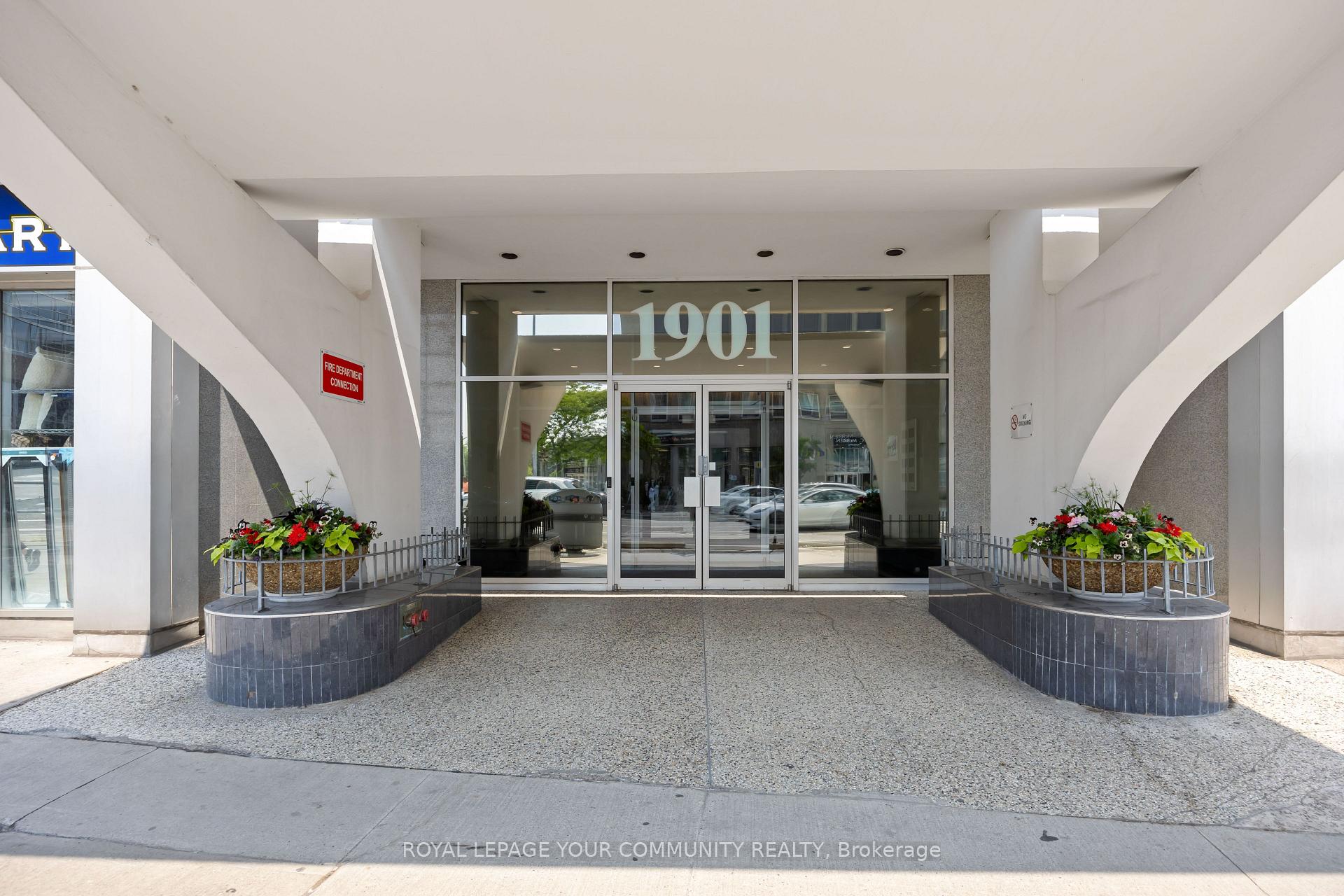 Front of Unit 902, 1901 Yonge Street