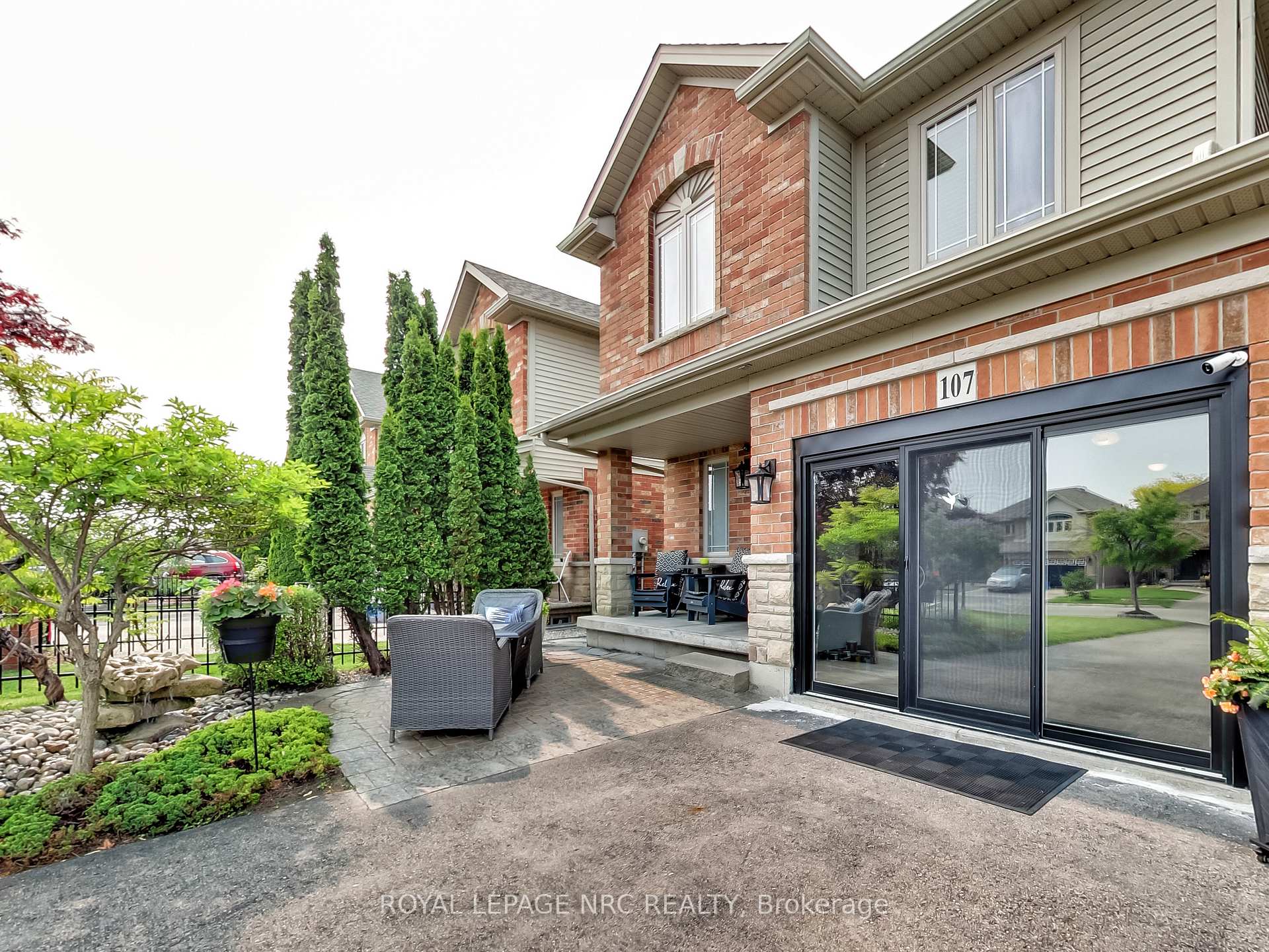 Photo 3 of 107 Sumner Crescent, Grimsby, Grimsby Beach — HOMEH