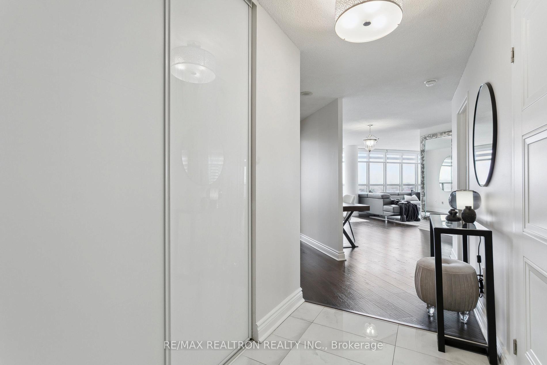 Photo 2 of Unit 1017, 5 Rowntree Road, Etobicoke, Mount Olive-Silverstone-Jamestown — HOMEH