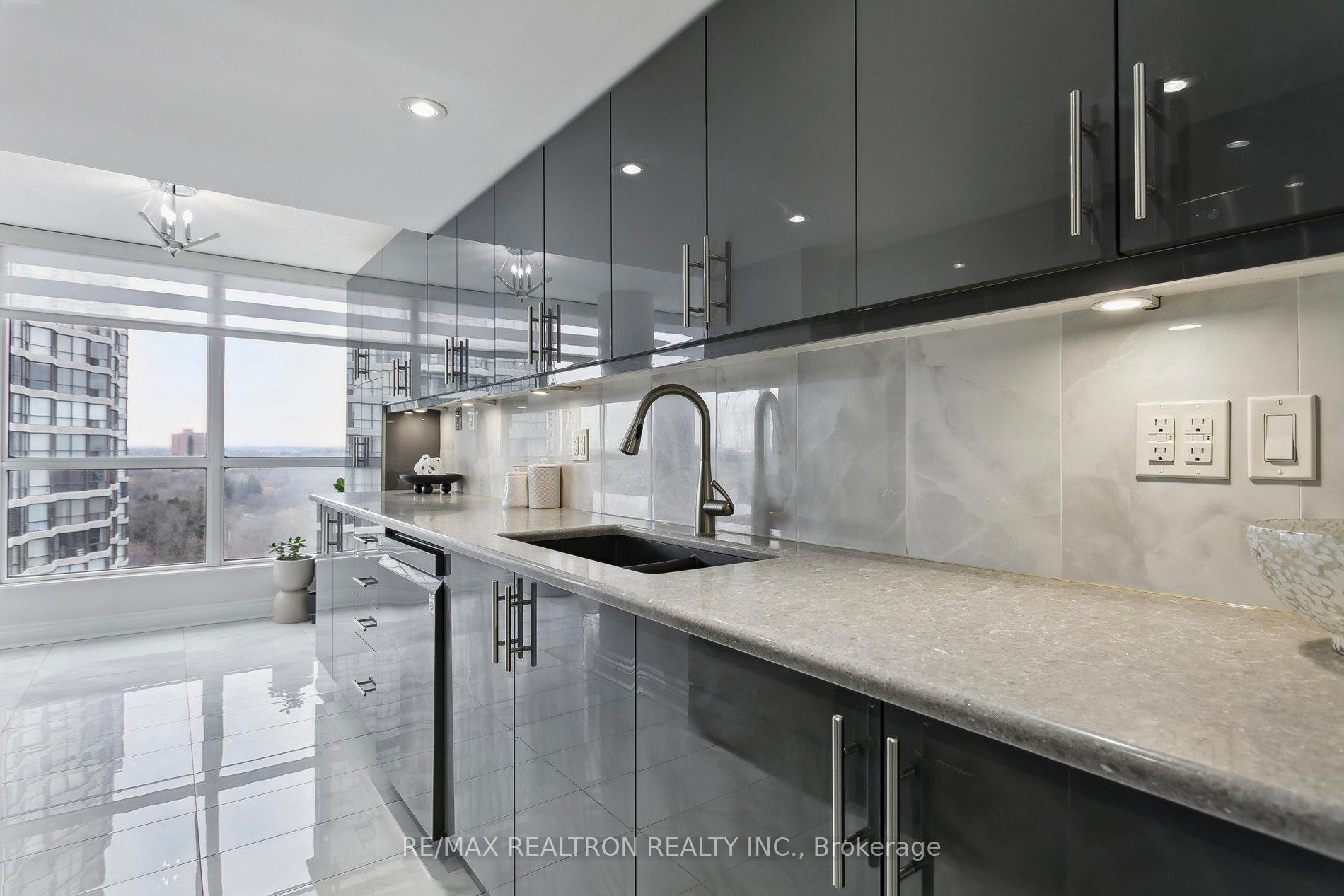 Photo 8 of Unit 1017, 5 Rowntree Road, Etobicoke, Mount Olive-Silverstone-Jamestown — HOMEH