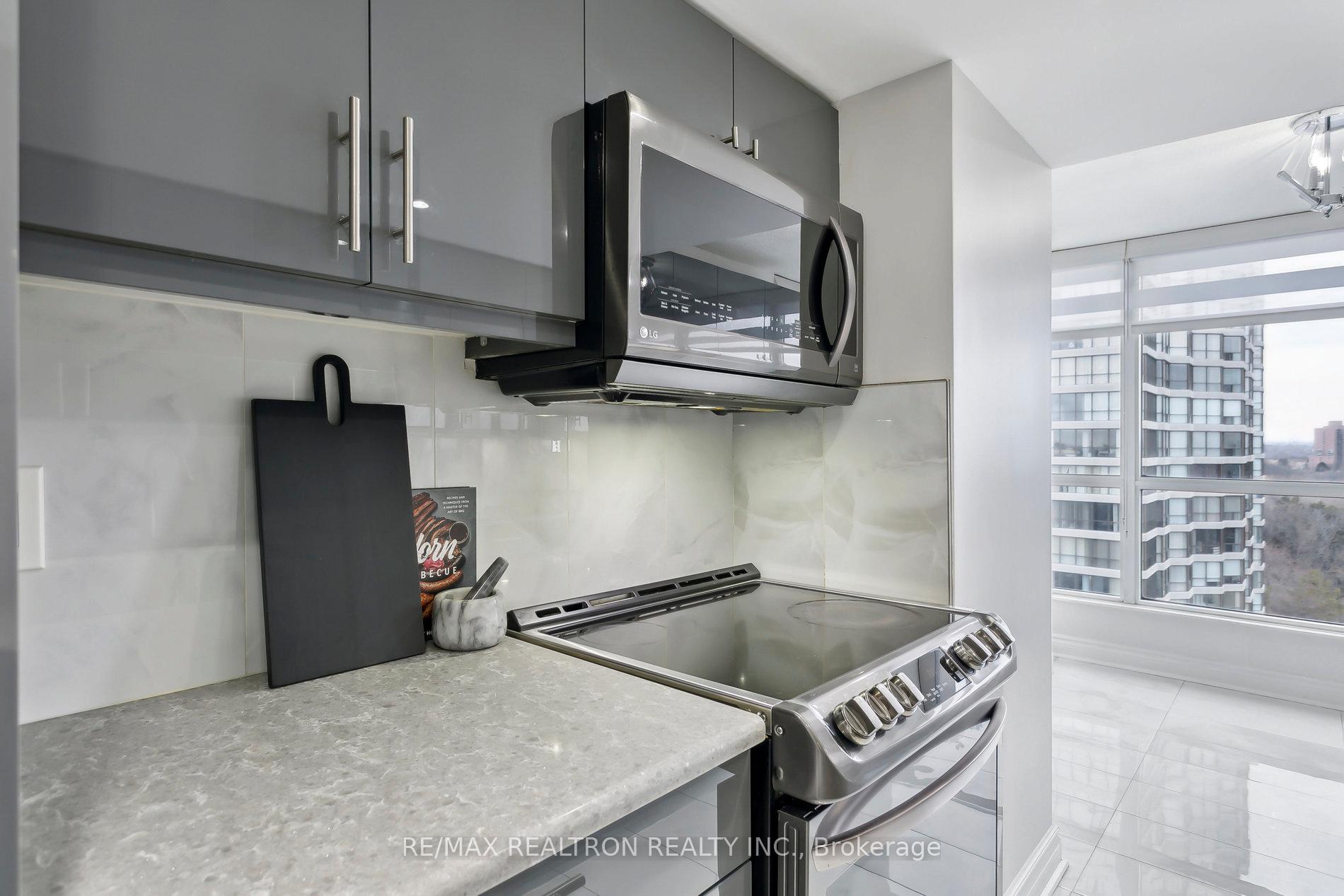 Photo 18 of Unit 1017, 5 Rowntree Road, Etobicoke, Mount Olive-Silverstone-Jamestown — HOMEH