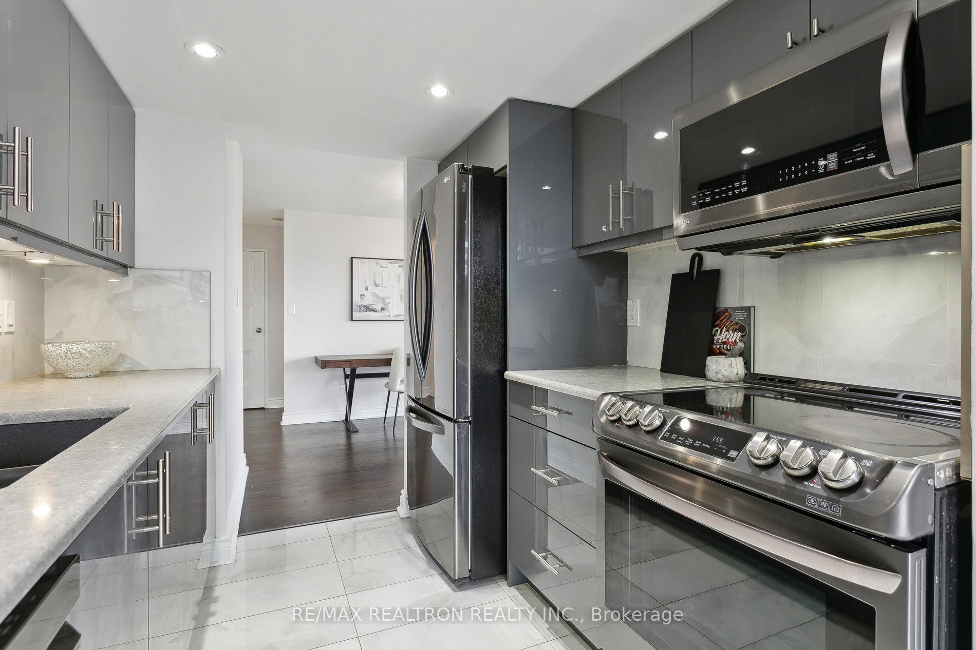Photo 12 of Unit 1017, 5 Rowntree Road, Etobicoke, Mount Olive-Silverstone-Jamestown — HOMEH