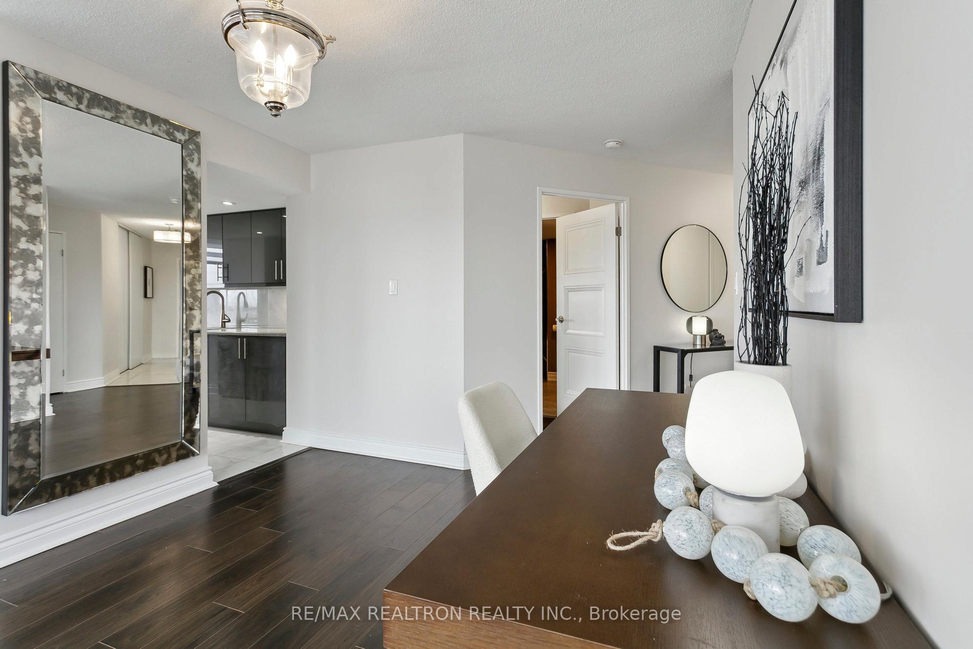 Photo 10 of Unit 1017, 5 Rowntree Road, Etobicoke, Mount Olive-Silverstone-Jamestown — HOMEH