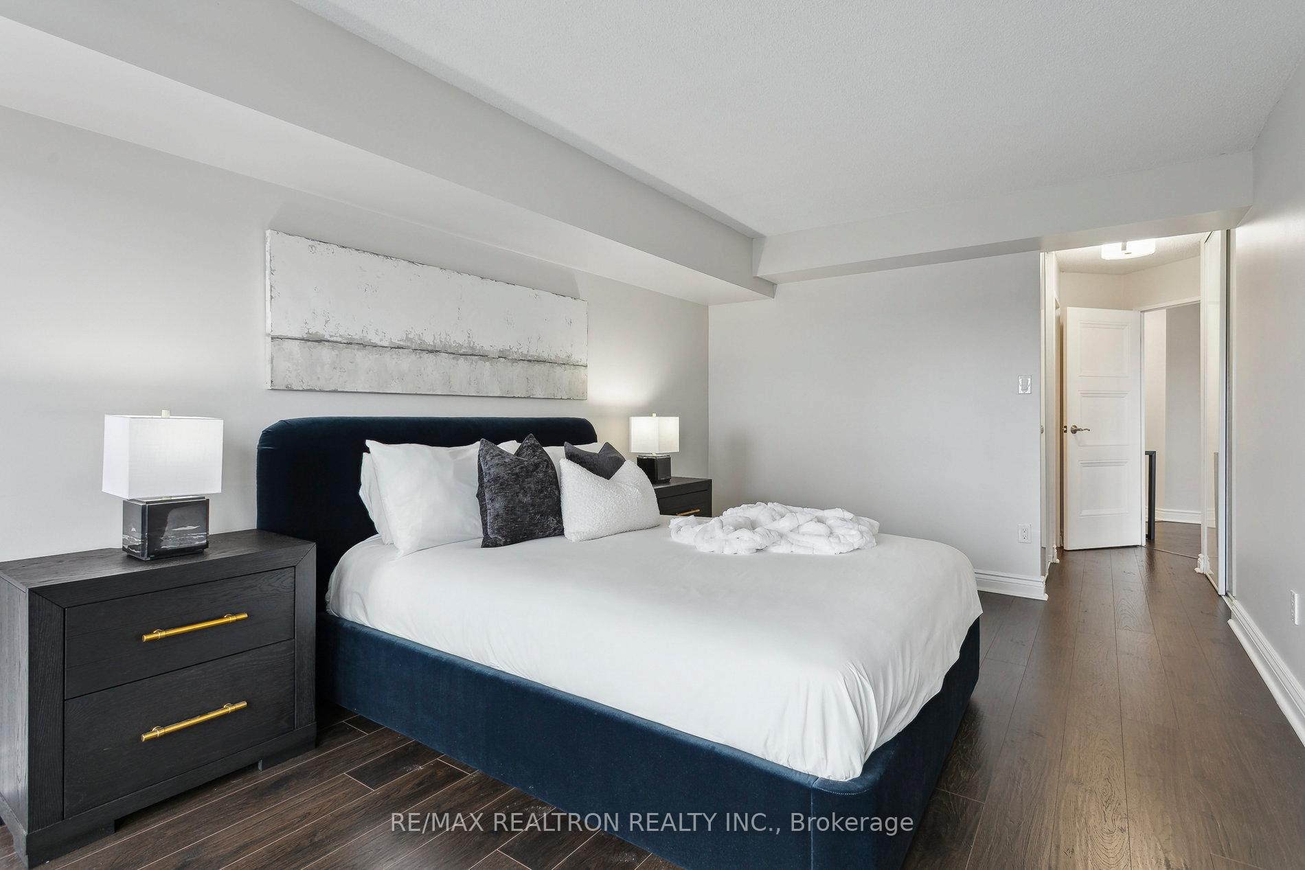 Photo 11 of Unit 1017, 5 Rowntree Road, Etobicoke, Mount Olive-Silverstone-Jamestown — HOMEH