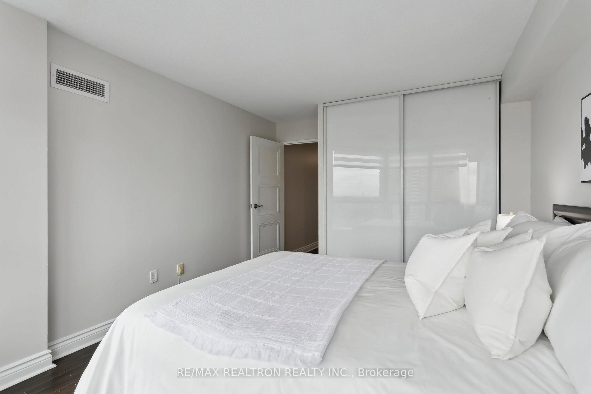 Photo 24 of Unit 1017, 5 Rowntree Road, Etobicoke, Mount Olive-Silverstone-Jamestown — HOMEH