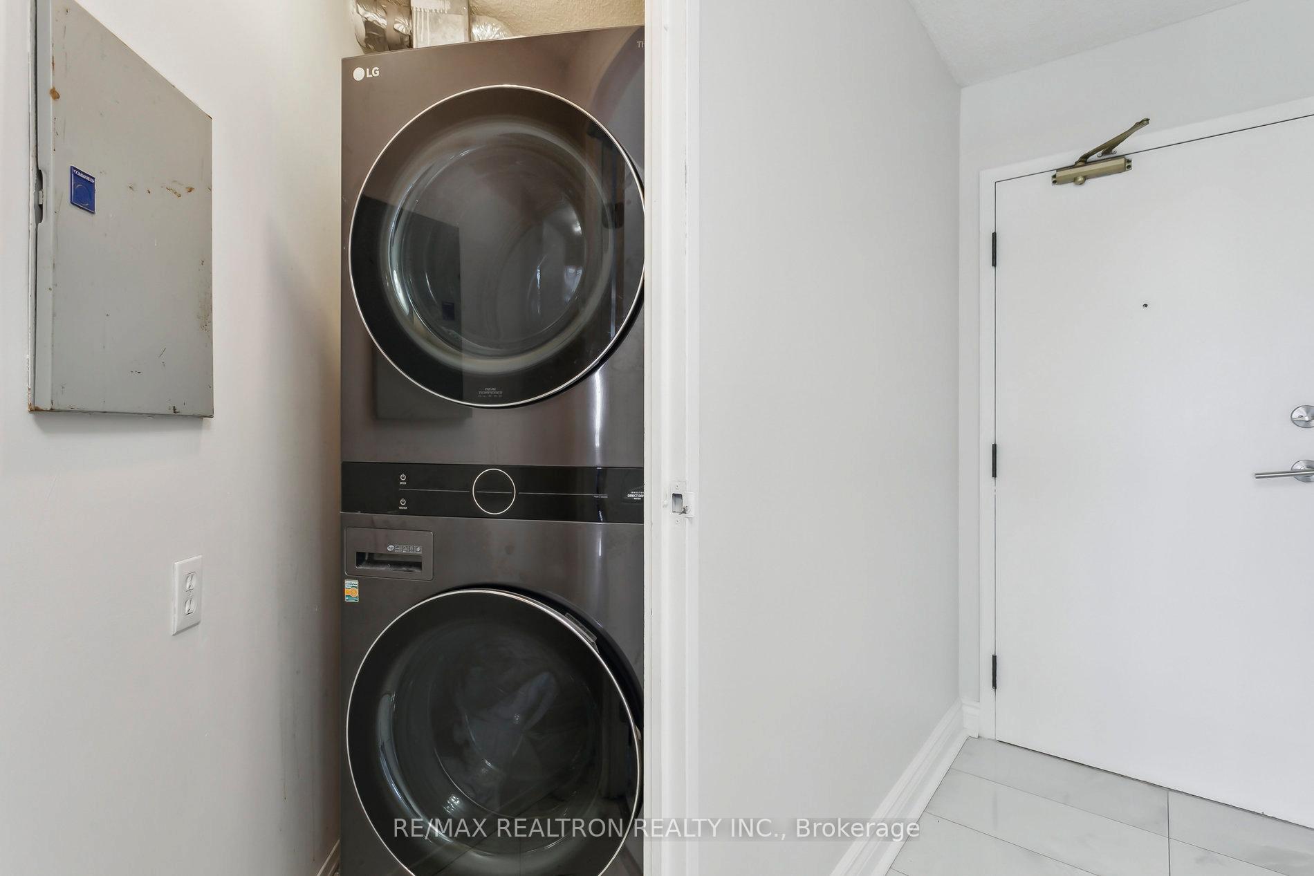 Photo 17 of Unit 1017, 5 Rowntree Road, Etobicoke, Mount Olive-Silverstone-Jamestown — HOMEH