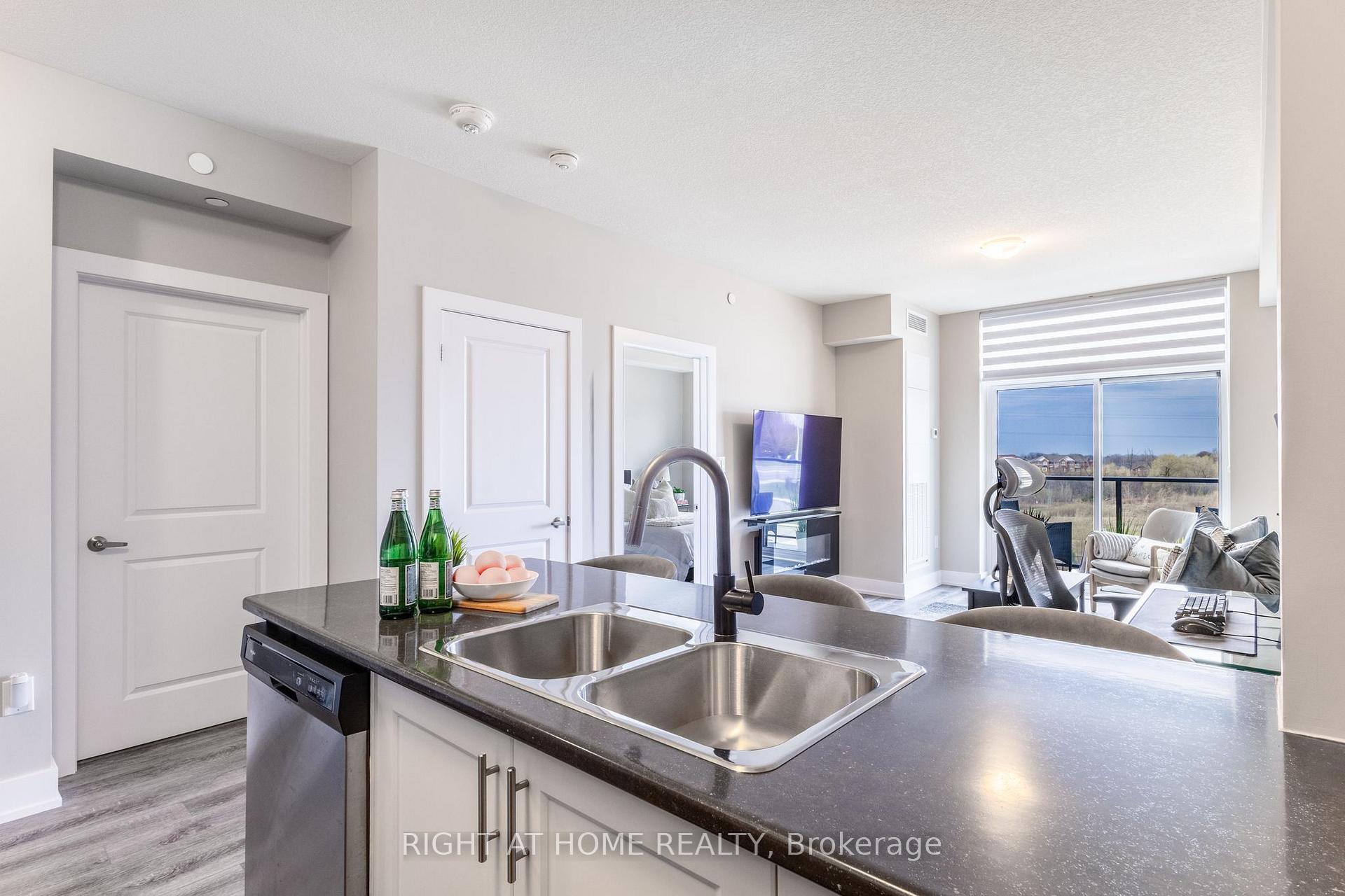 Photo 8 of Unit 331, 450 Dundas Street E, Hamilton, Waterdown — HOMEH